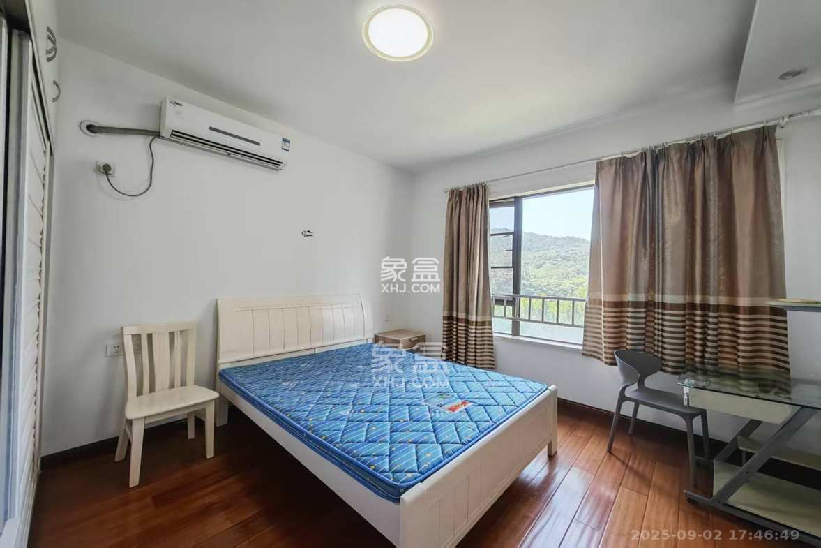 金茂梅溪湖  2室2厅1卫    2500.0元/月 金茂梅溪湖  2室2厅1卫    2500.0元/月室内图