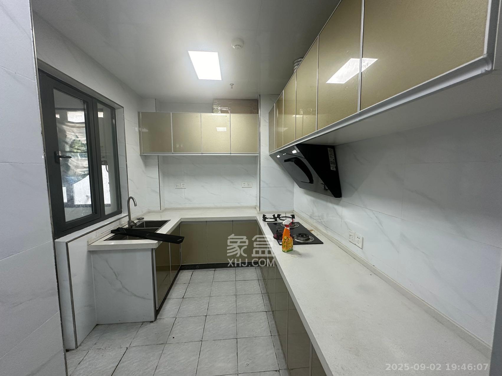 恒大清澜苑(恒大御景半岛四期)  3室2厅1卫    2600.0元/月 恒大清澜苑(恒大御景半岛四期)  3室2厅1卫    2600.0元/月室内图