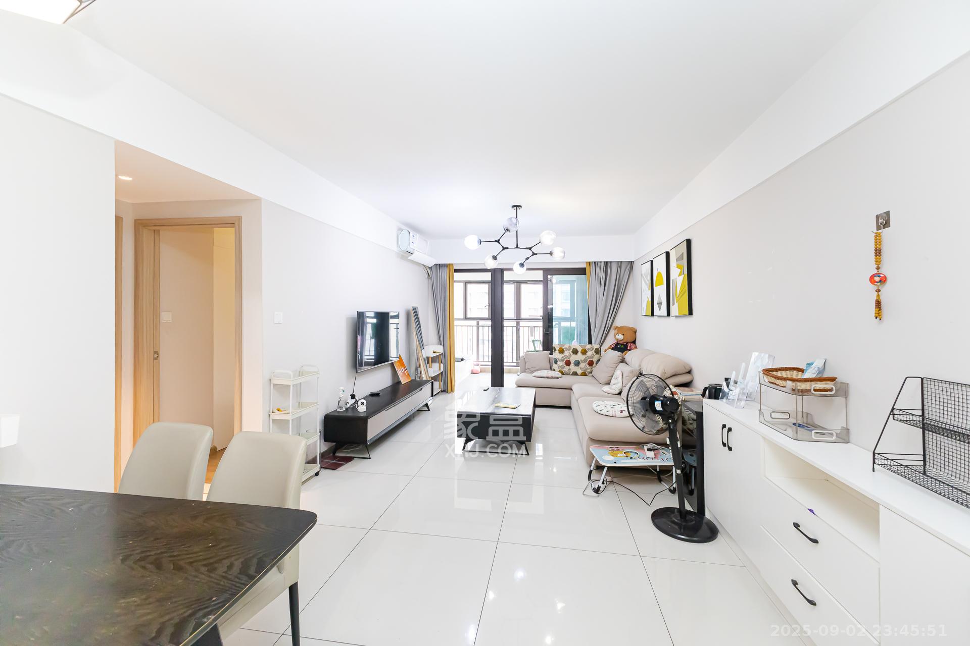 时代倾城三期  2室2厅1卫    68.0万 时代倾城三期  2室2厅1卫    68.0万客厅