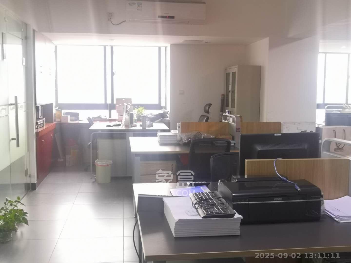 山水湾  1室1厅1卫   2100.00元/月室内图