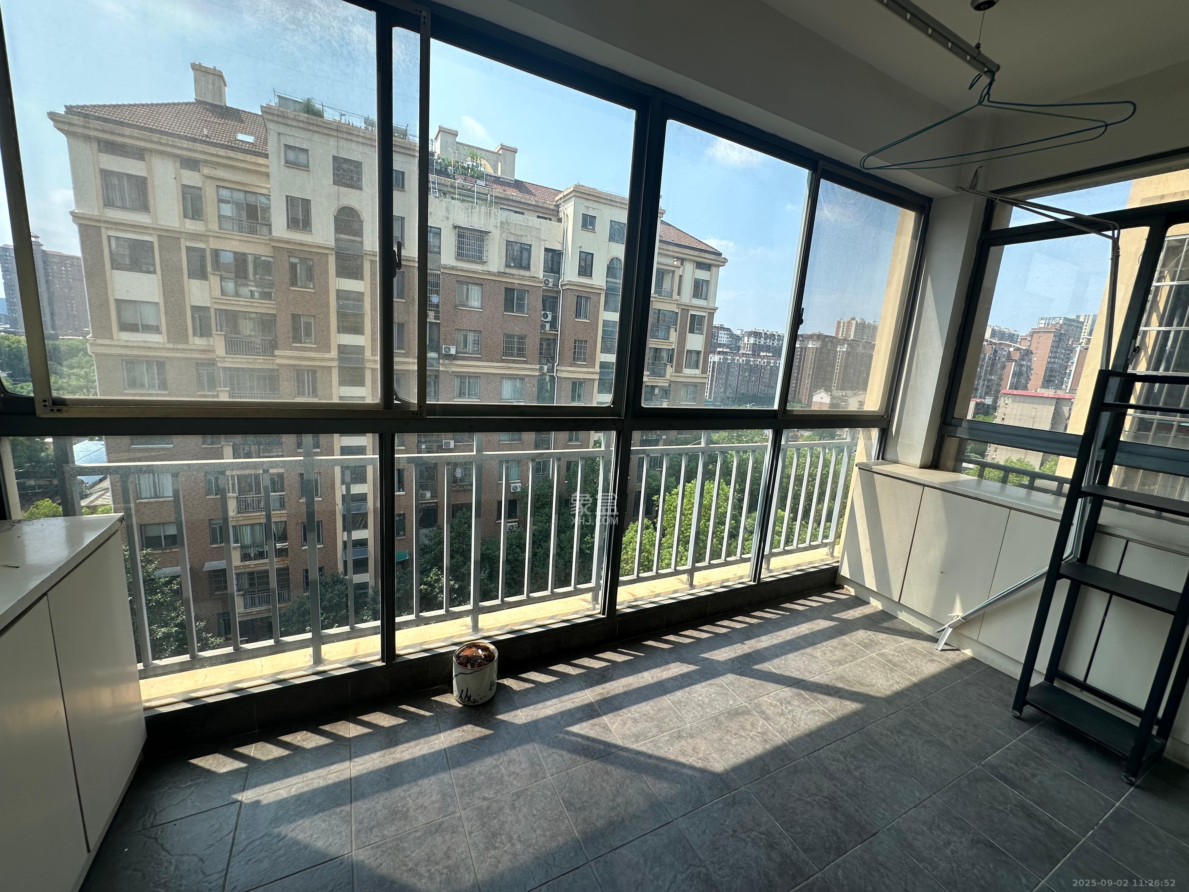 上海城小区  3室2厅2卫    2300.0元/月 上海城小区  3室2厅2卫    2300.0元/月室内图