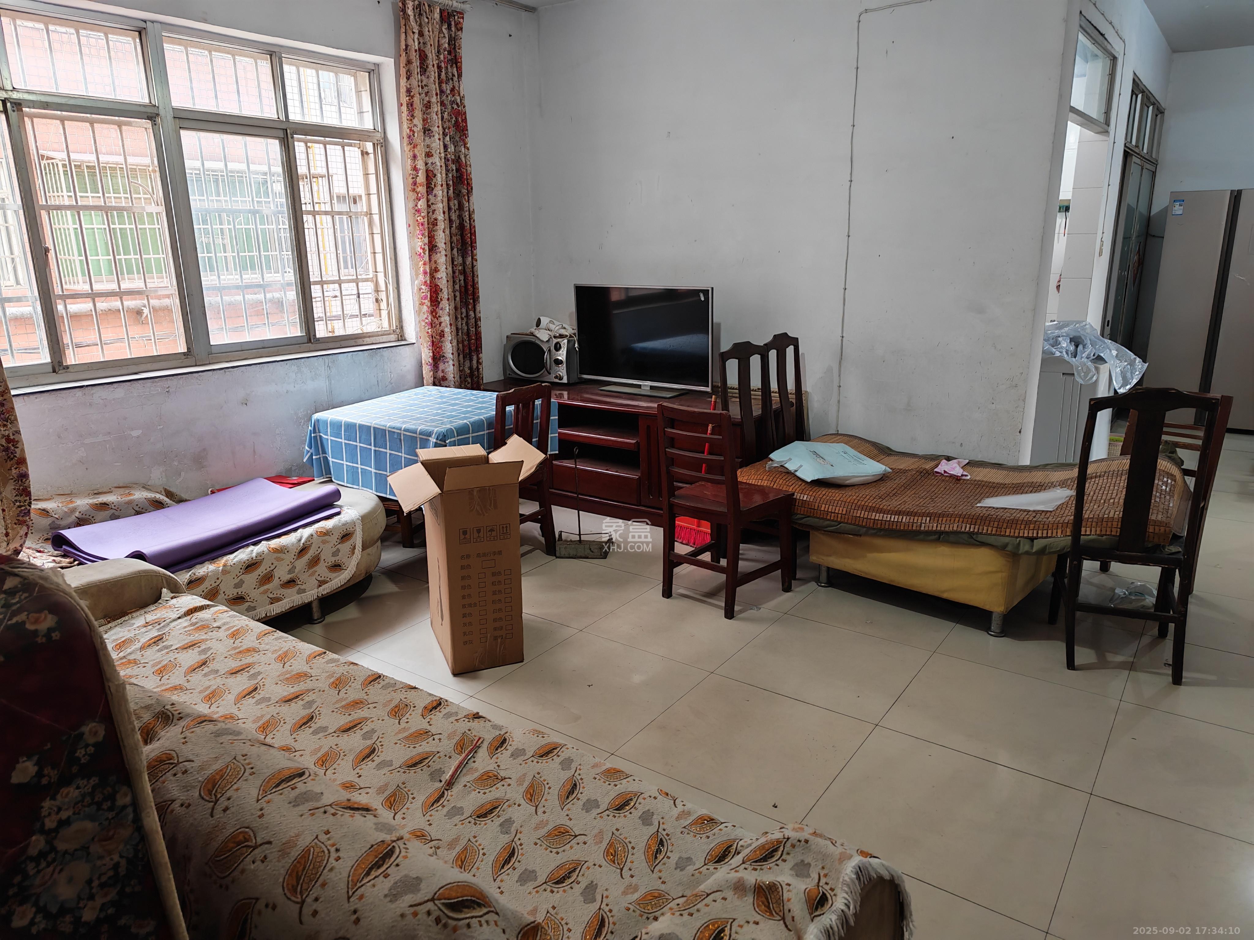 红星商务楼(红星蔬菜批发大市场)  3室2厅1卫    1800.0元/月 红星商务楼(红星蔬菜批发大市场)  3室2厅1卫    1800.0元/月室内图