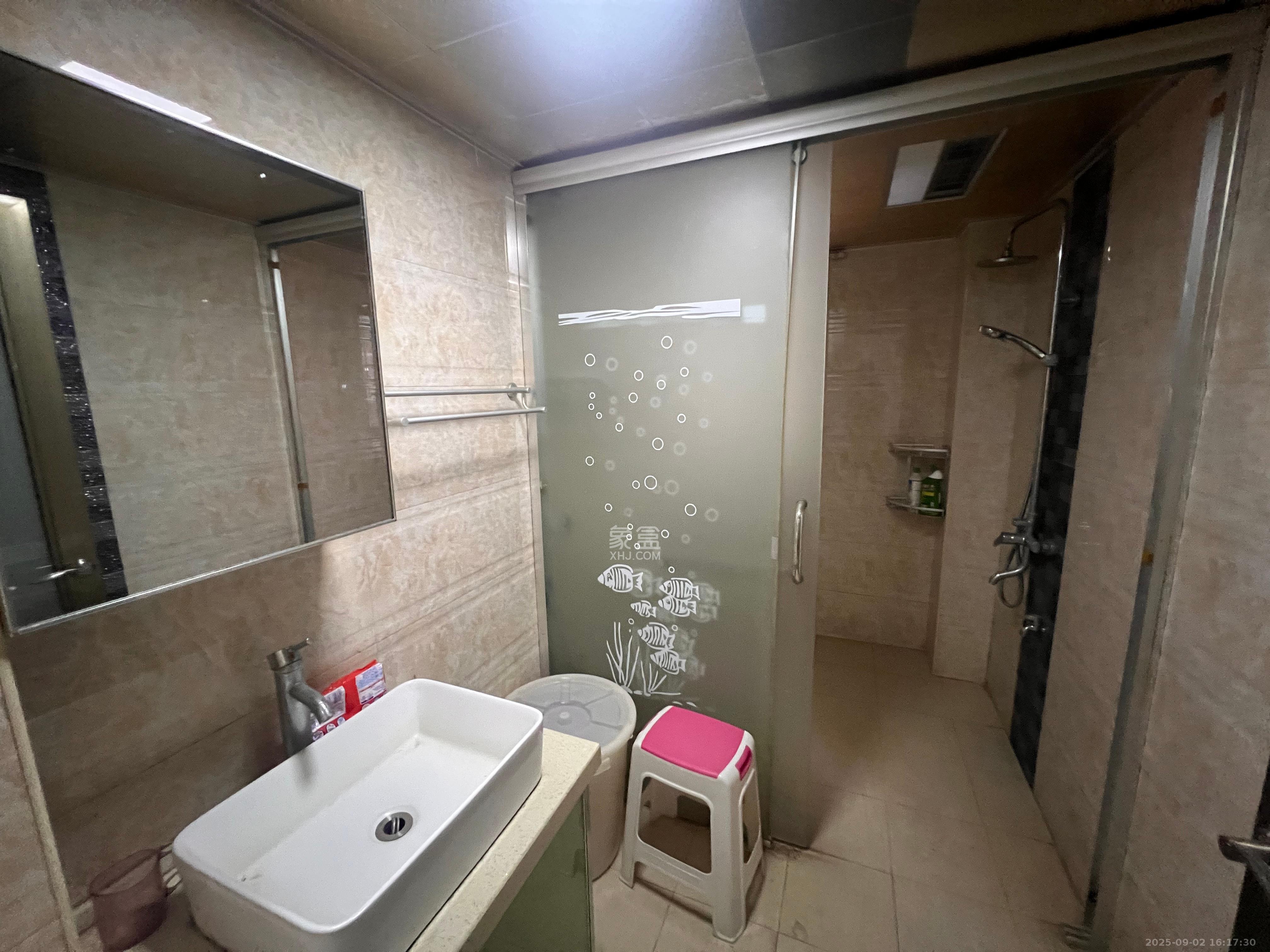 华夏佳园二期 3室2厅2卫 1400.0元/月 华夏佳园二期 3室2厅2卫 1400.0元/月室内图