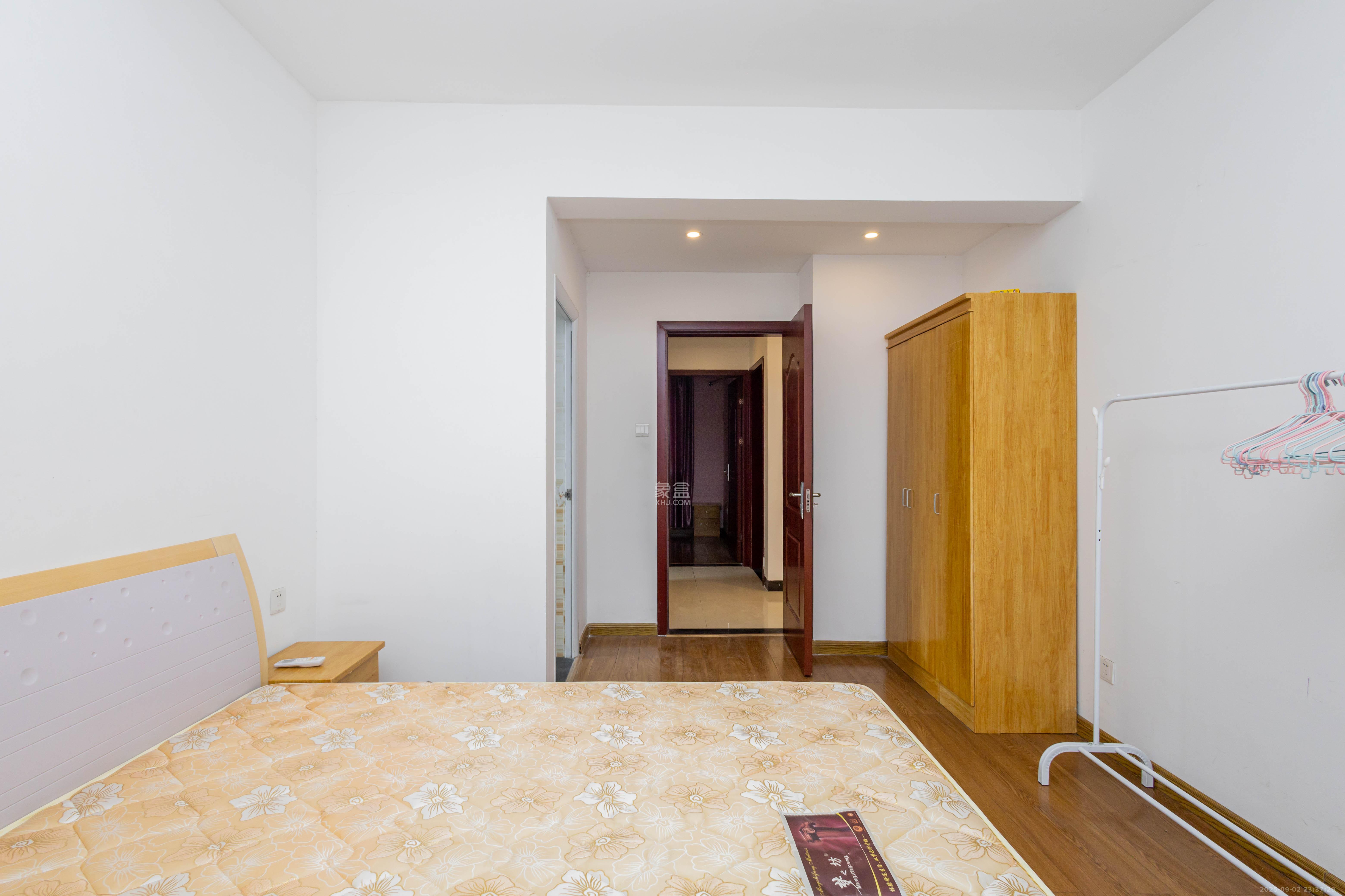 高林仕家  3室2厅2卫    65.0万卧室