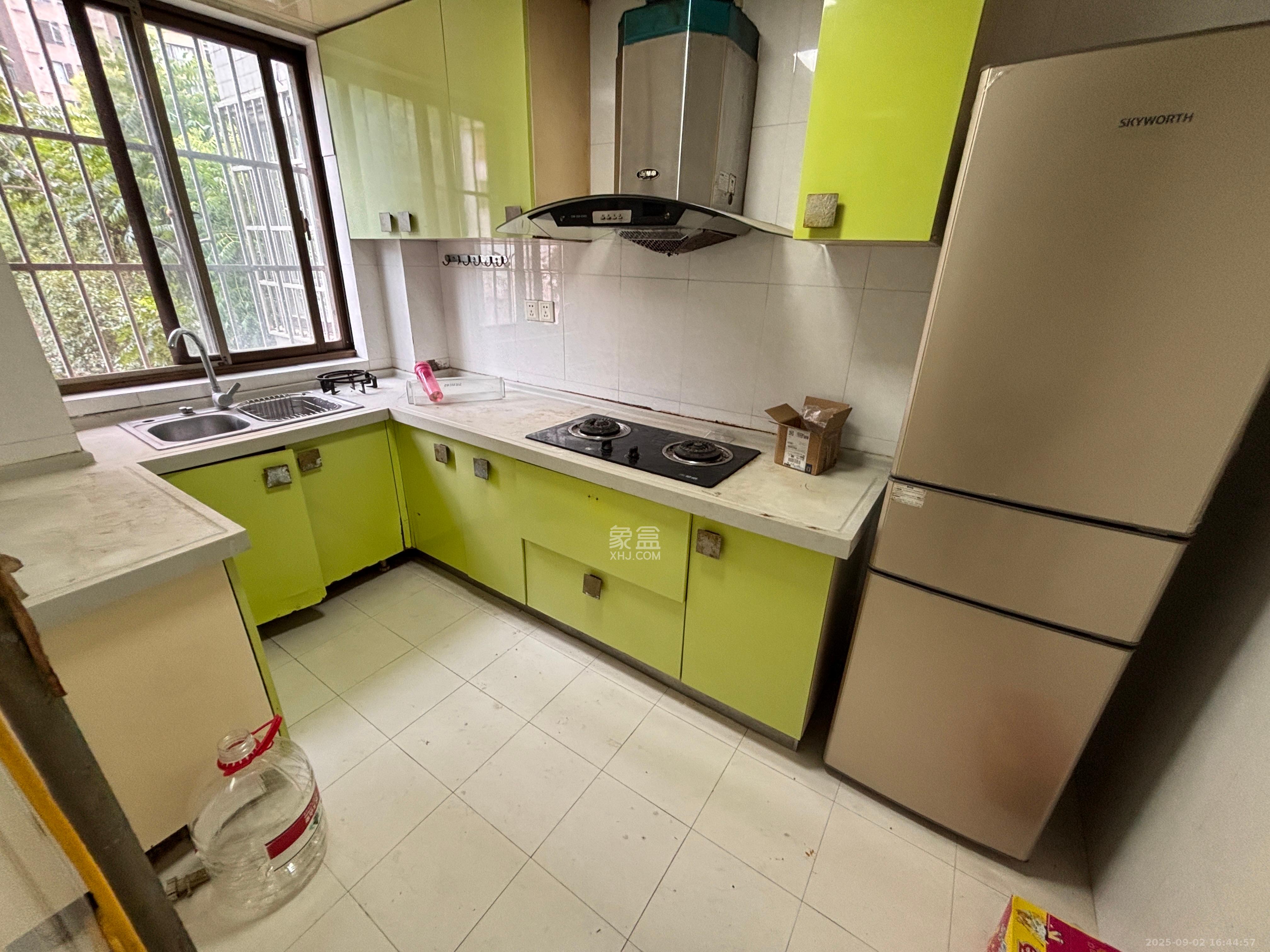 芙蓉蓉苑 3室2厅1卫 2600.0元/月 芙蓉蓉苑 3室2厅1卫 2600.0元/月室内图