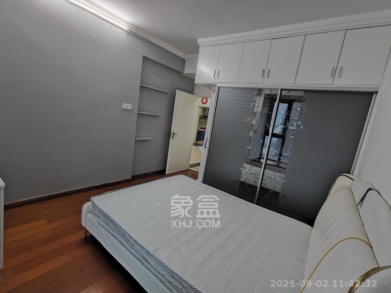 藏珑湖上国际花园 2室2厅1卫 2600.0元/月 藏珑湖上国际花园 2室2厅1卫 2600.0元/月室内图