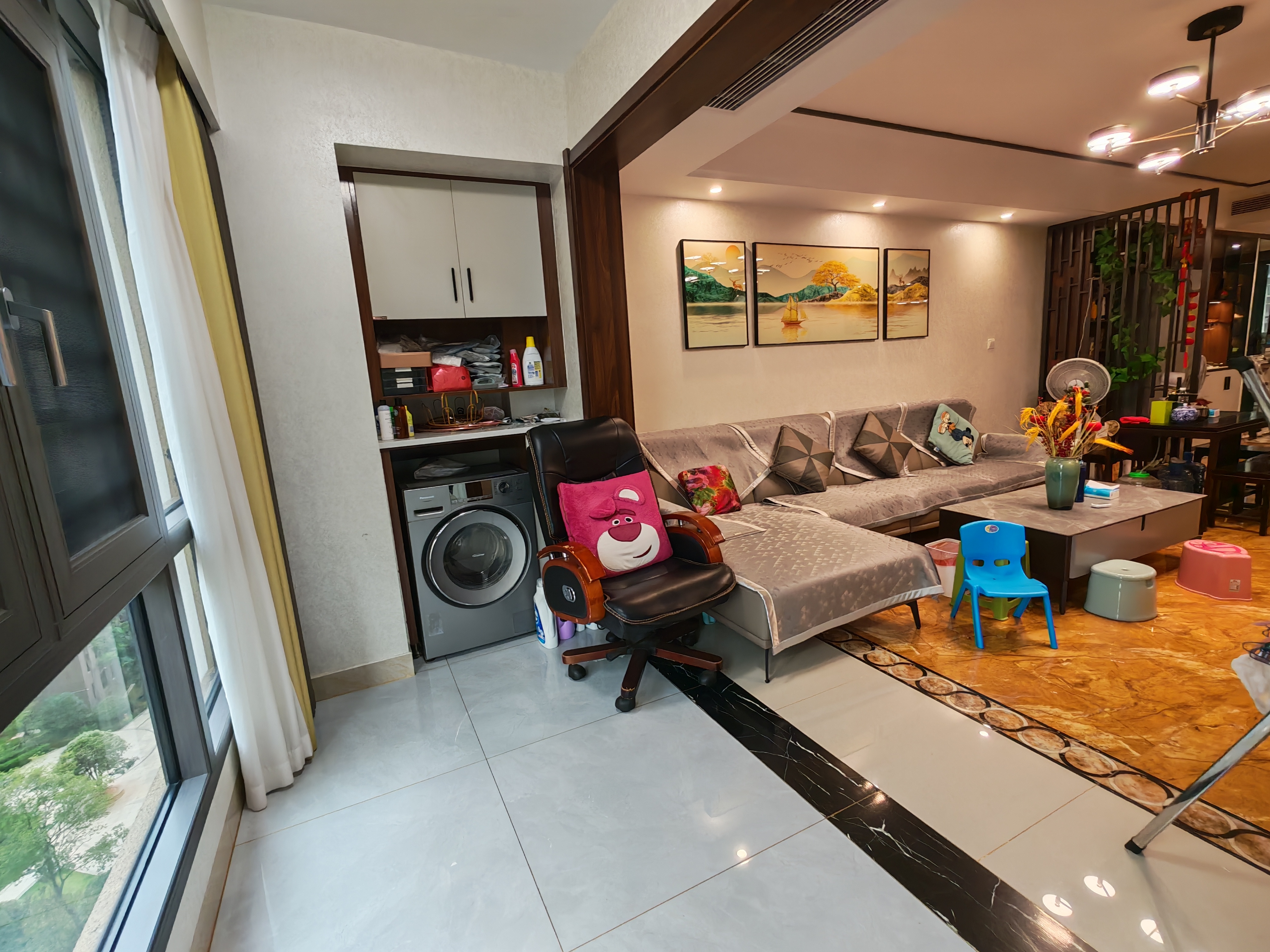 华耀碧桂园十里江湾誉峯 4室2厅2卫 89.8万 华耀碧桂园十里江湾誉峯 4室2厅2卫 89.8万客厅