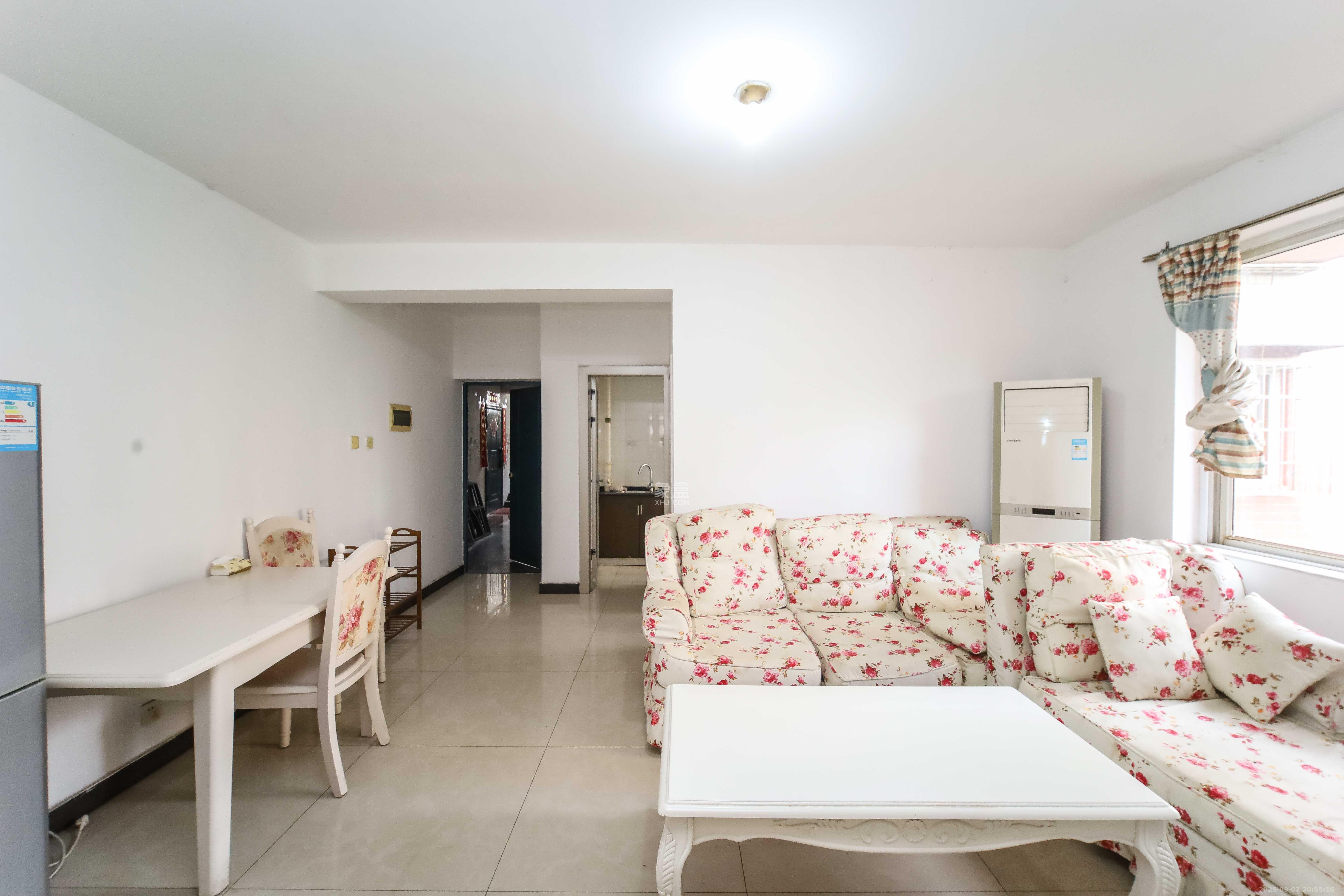 荷花园安置小区  2室2厅1卫    39.0万客厅