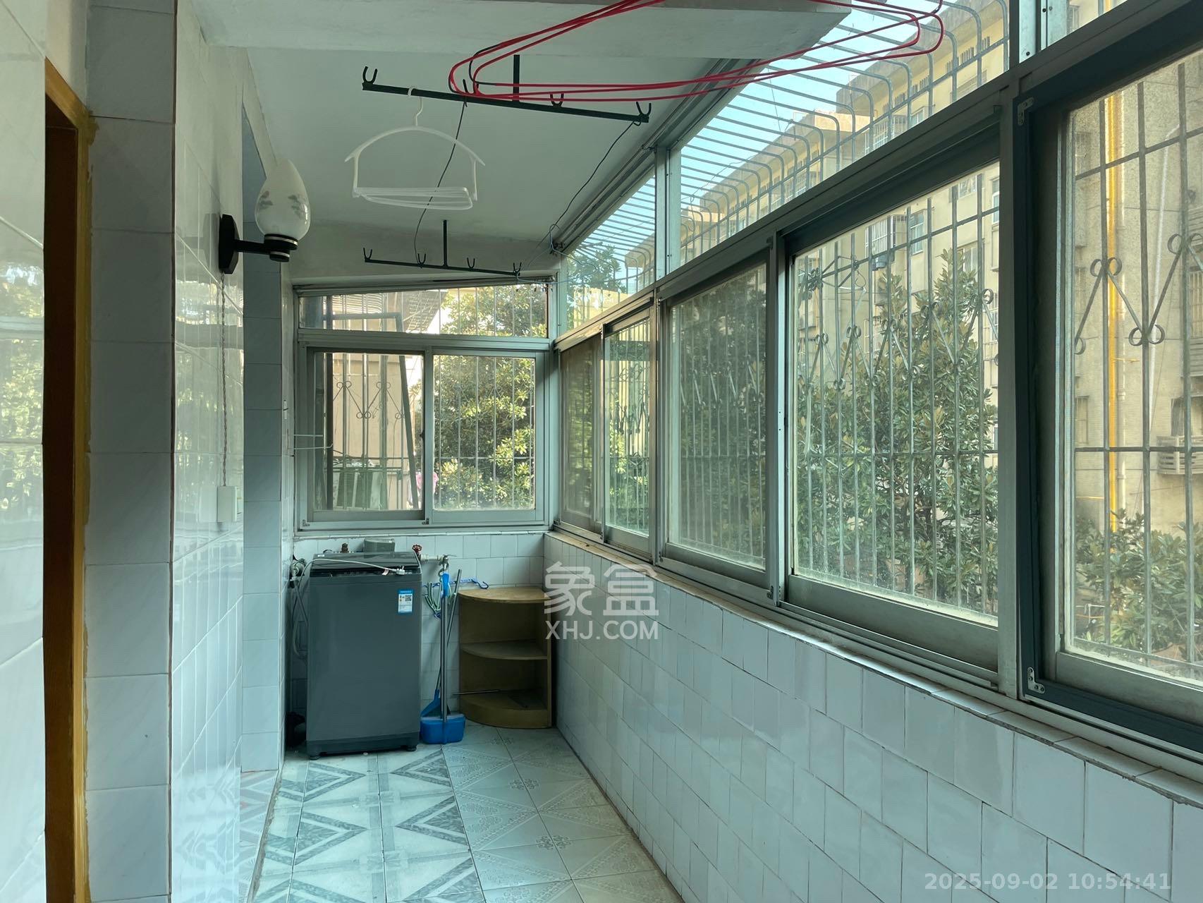 油铺街社区人造板厂宿舍  2室2厅1卫    1500.0元/月 油铺街社区人造板厂宿舍  2室2厅1卫    1500.0元/月室内图