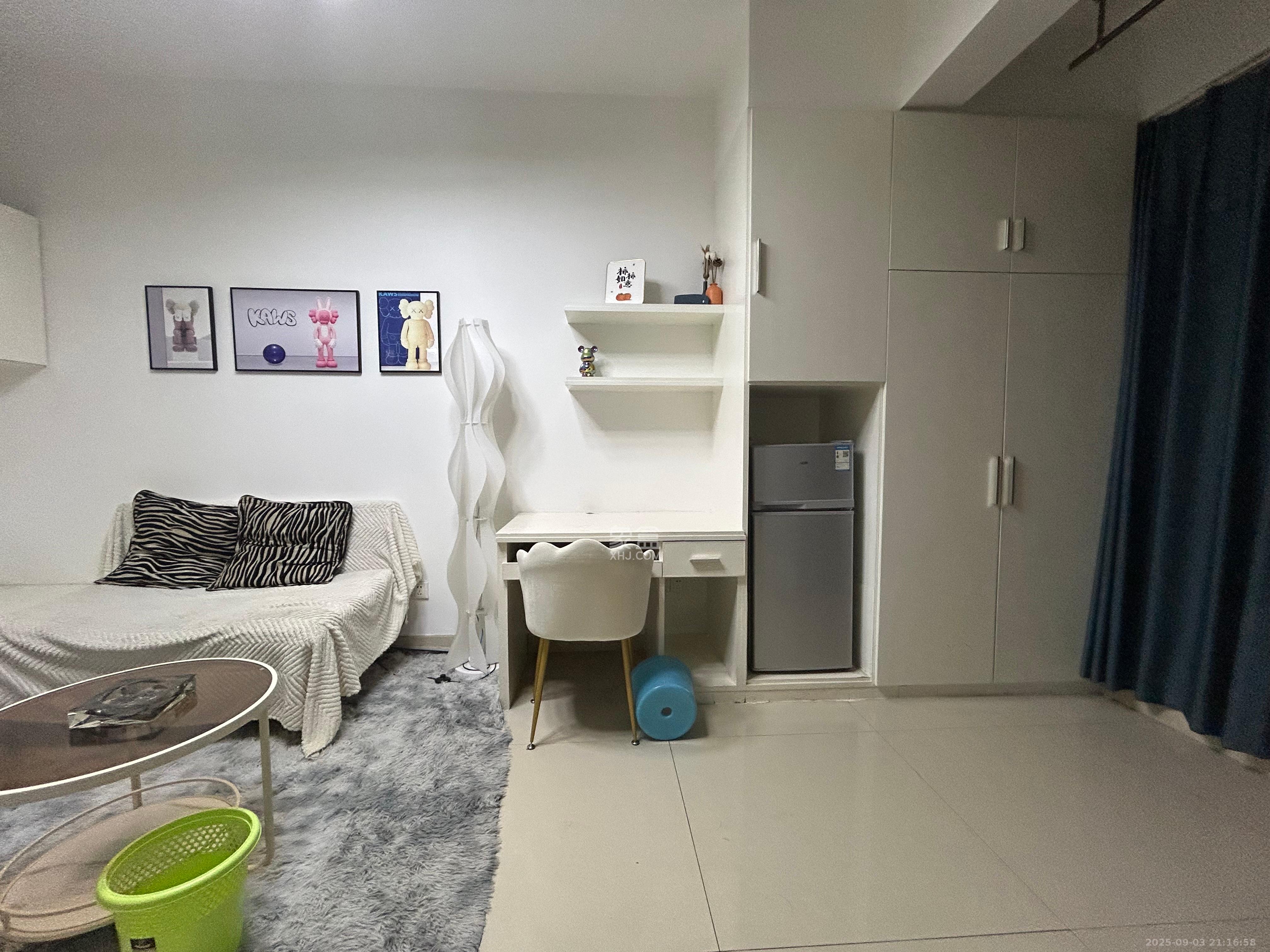 东方新世界  1室1厅1卫    1300.0元/月