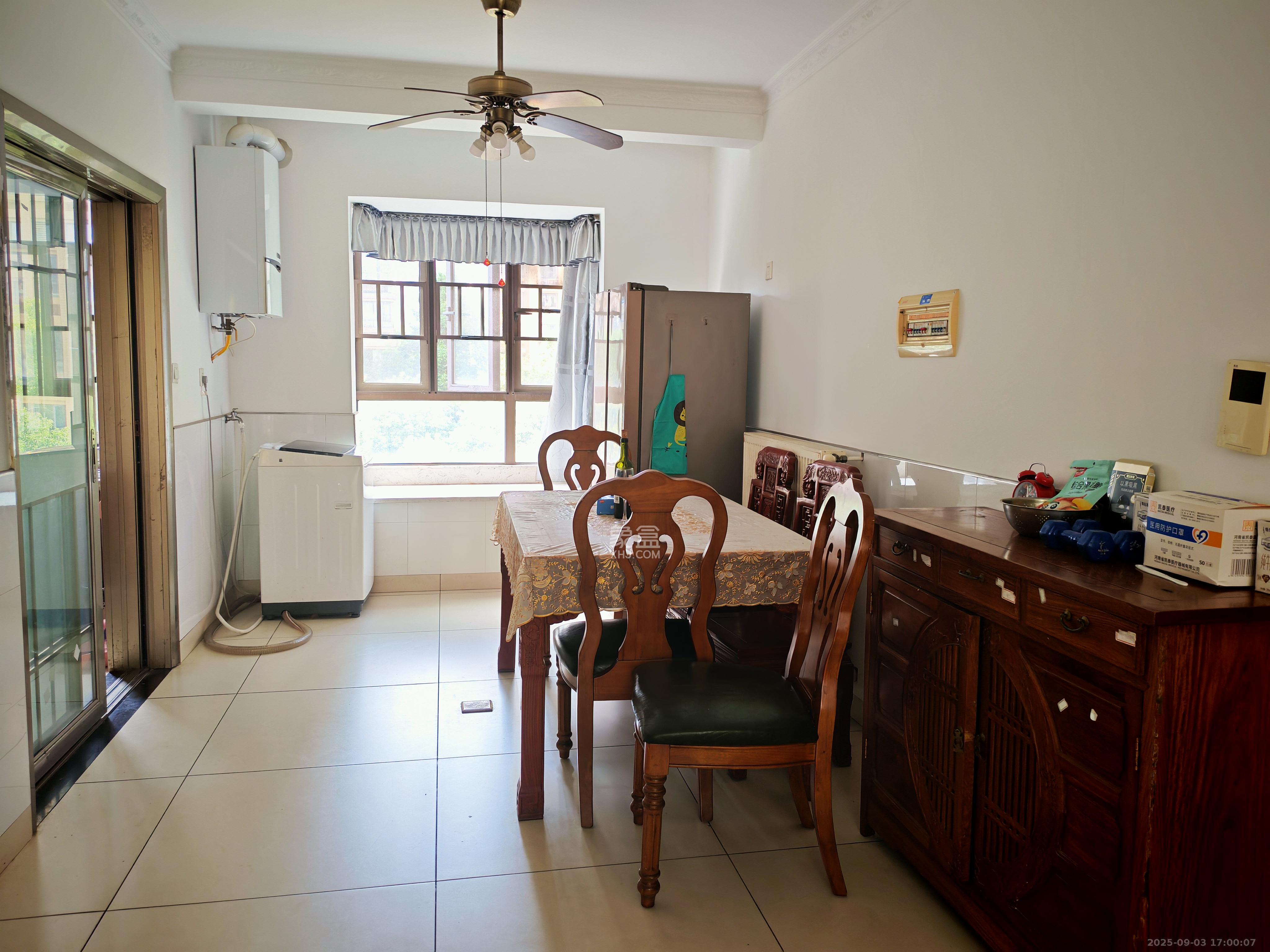 山语城二期  1室2厅2卫    2300.0元/月室内图