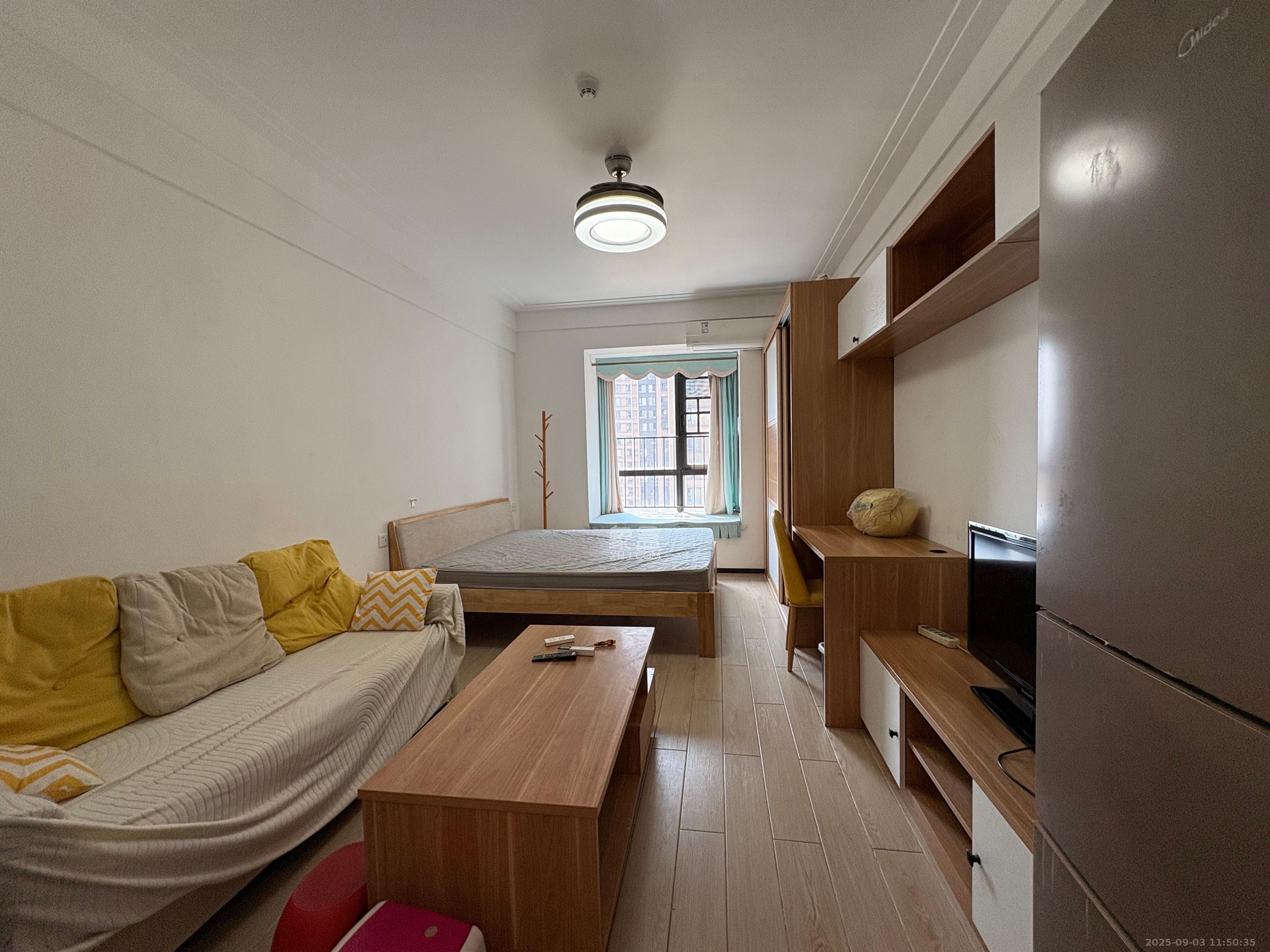 中海国际二期  1室1厅1卫    1400.0元/月 中海国际二期  1室1厅1卫    1400.0元/月