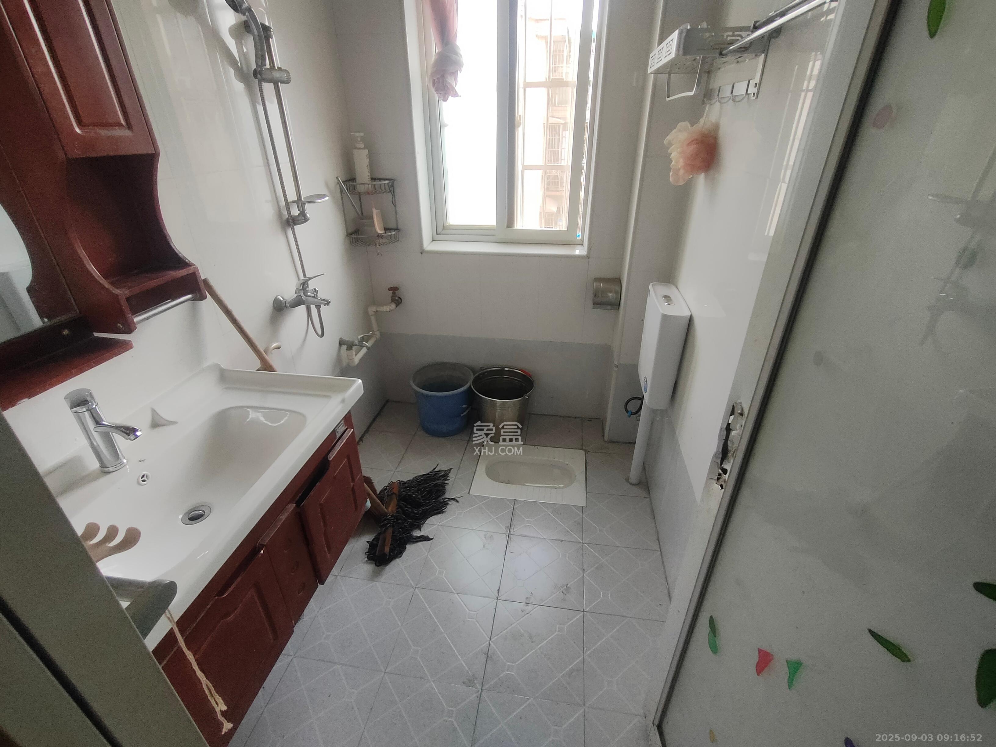 德馨园  3室2厅2卫    1600.0元/月 德馨园  3室2厅2卫    1600.0元/月室内图