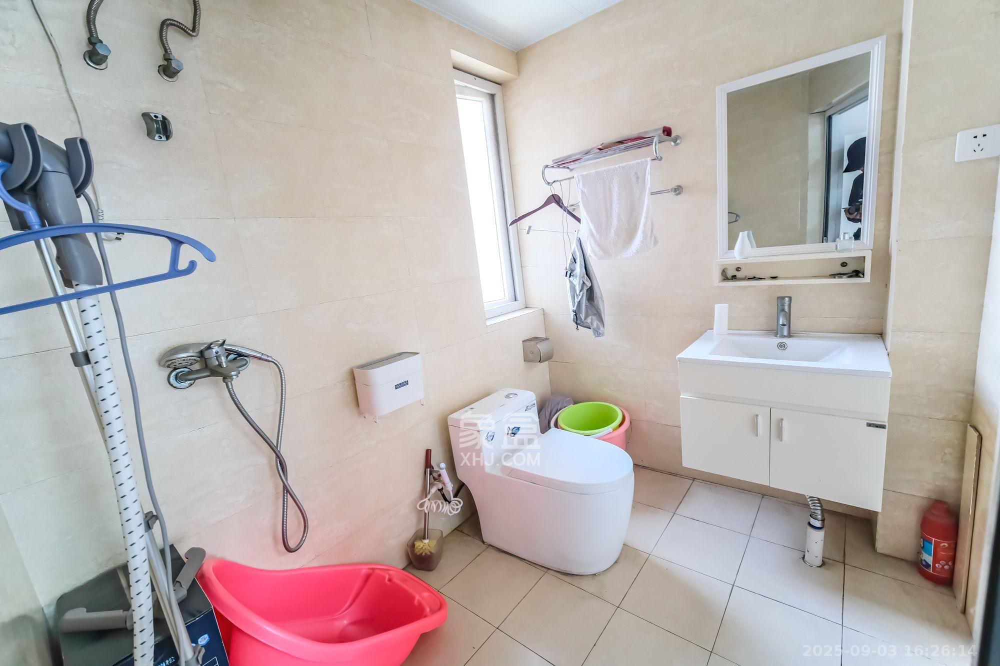 世景华庭  4室2厅2卫    2000.0元/月室内图