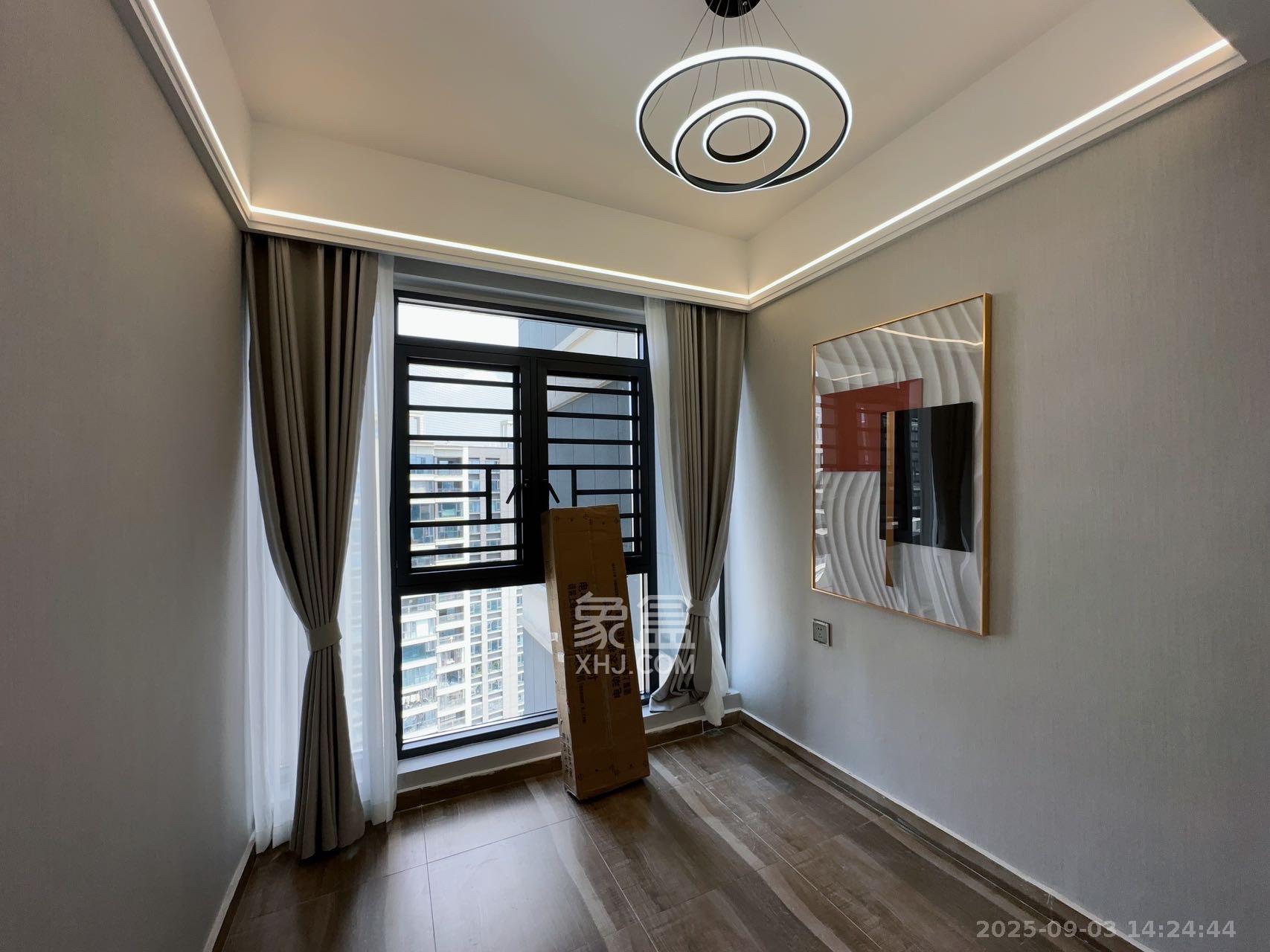 绿地V岛  4室2厅2卫    7000.0元/月室内图