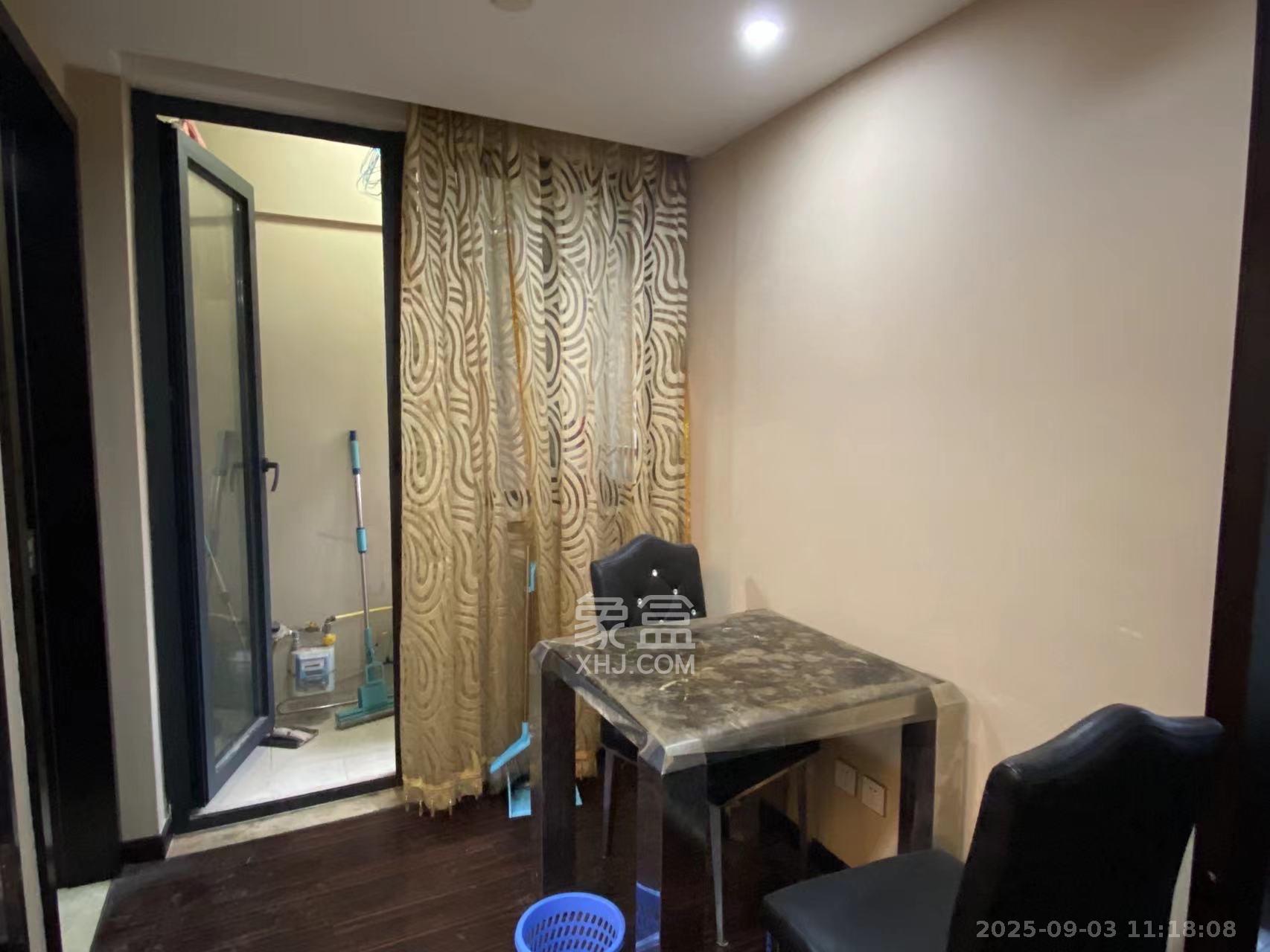 德思勤城市广场(宝格丽公寓) 1室1厅1卫 1800.0元/月 德思勤城市广场(宝格丽公寓) 1室1厅1卫 1800.0元/月室内图