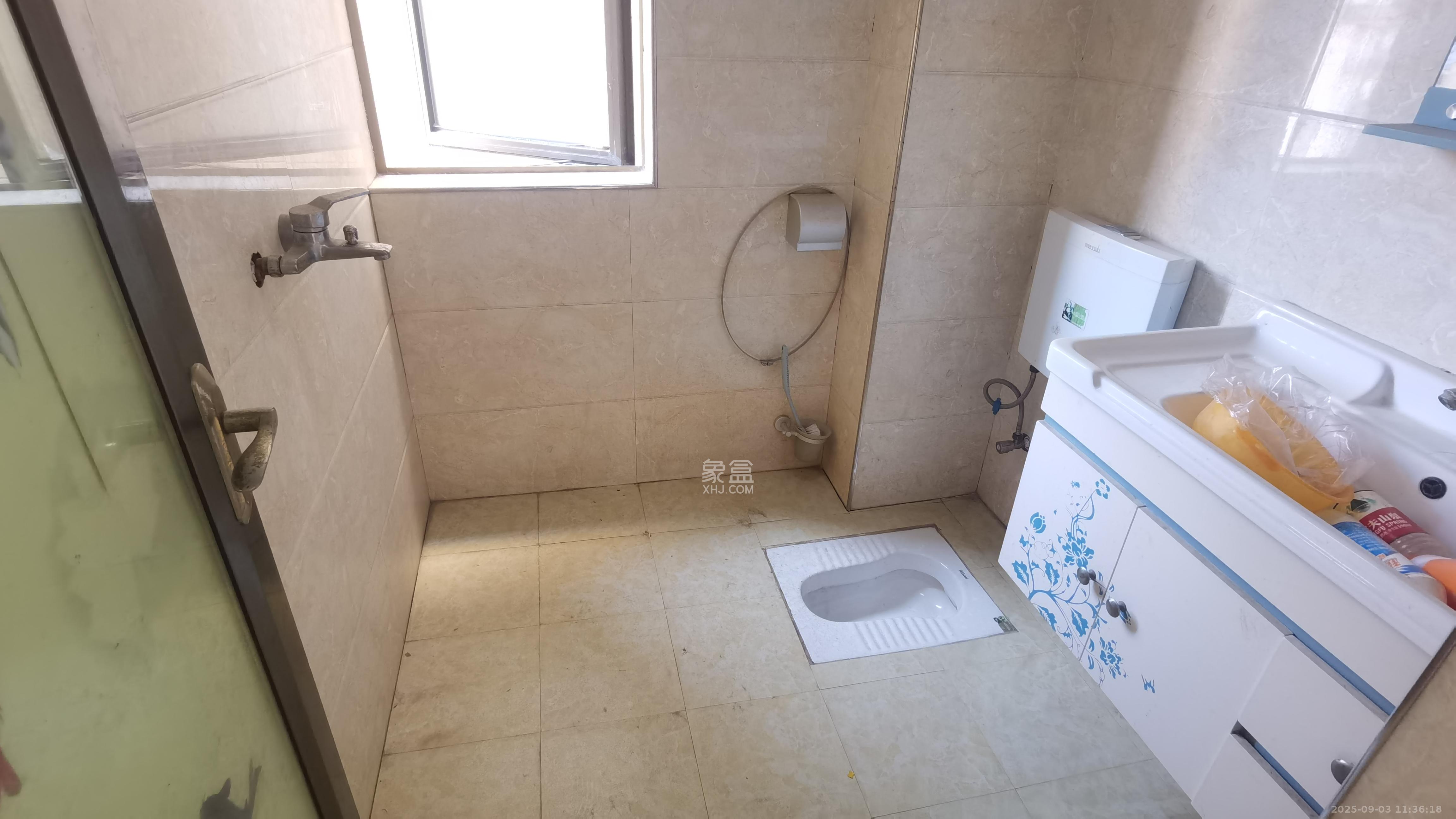江山帝景雅典  3室2厅2卫   2200.00元/月室内图