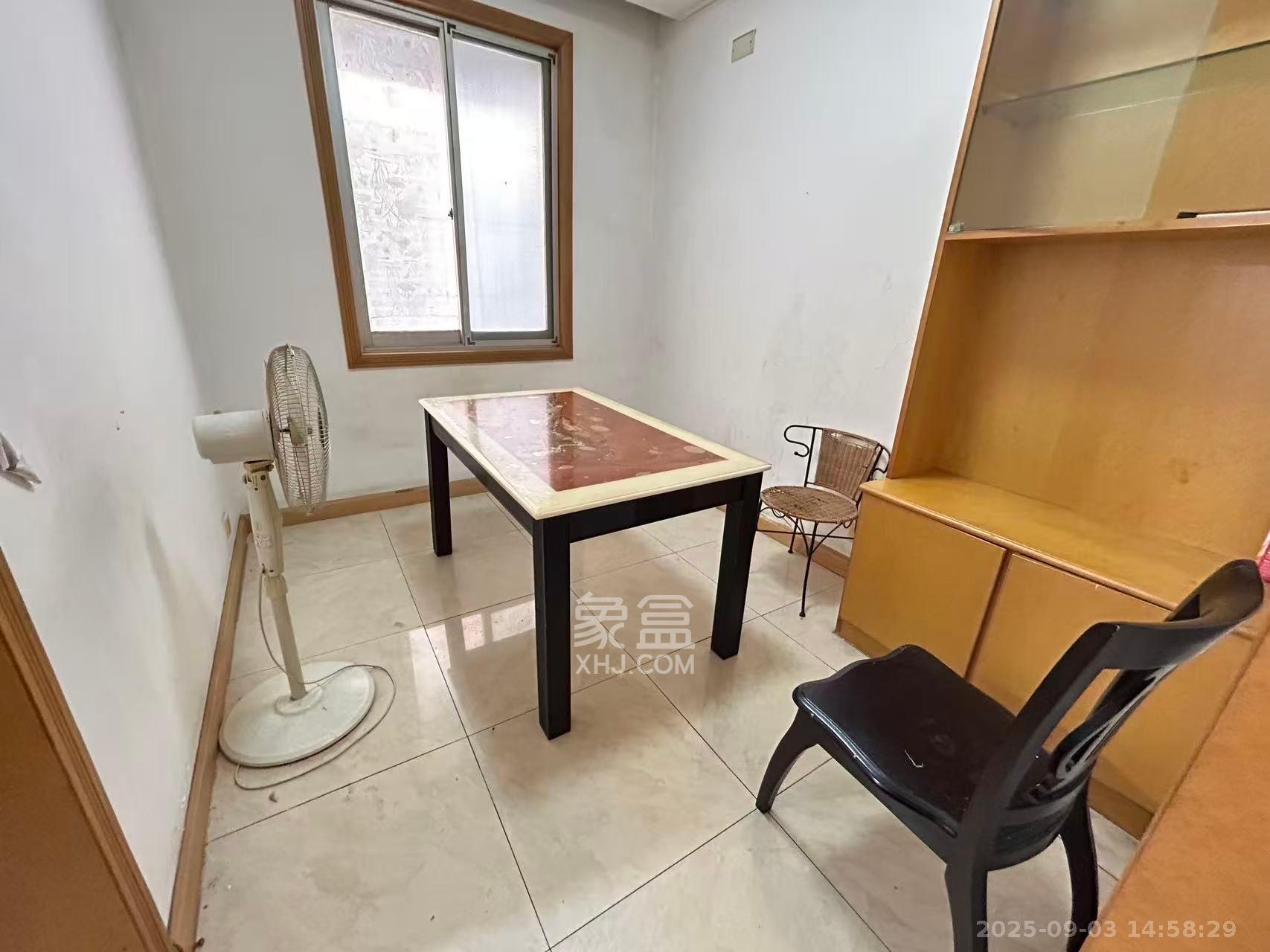 家兴公寓(洪家井) 3室2厅2卫 3100.0元/月 家兴公寓(洪家井) 3室2厅2卫 3100.0元/月室内图