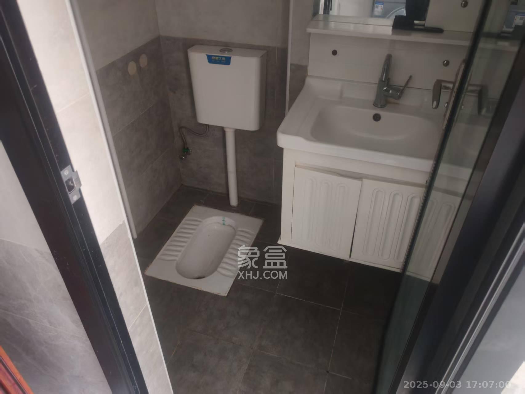 中建芙蓉工社  1室1厅1卫    1300.0元/月 中建芙蓉工社  1室1厅1卫    1300.0元/月室内图