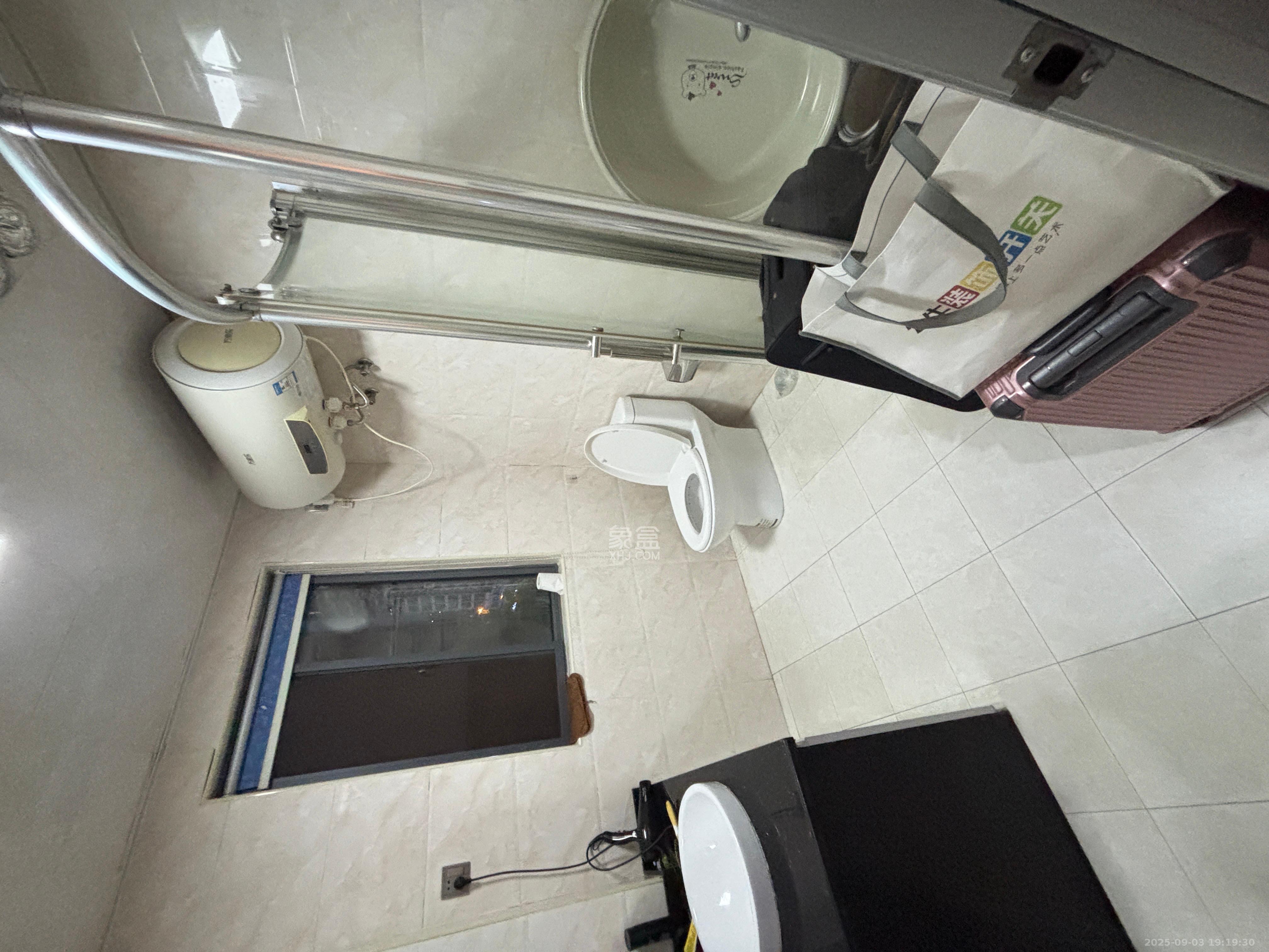 鑫远湘府逸园  4室2厅2卫    2800.0元/月室内图