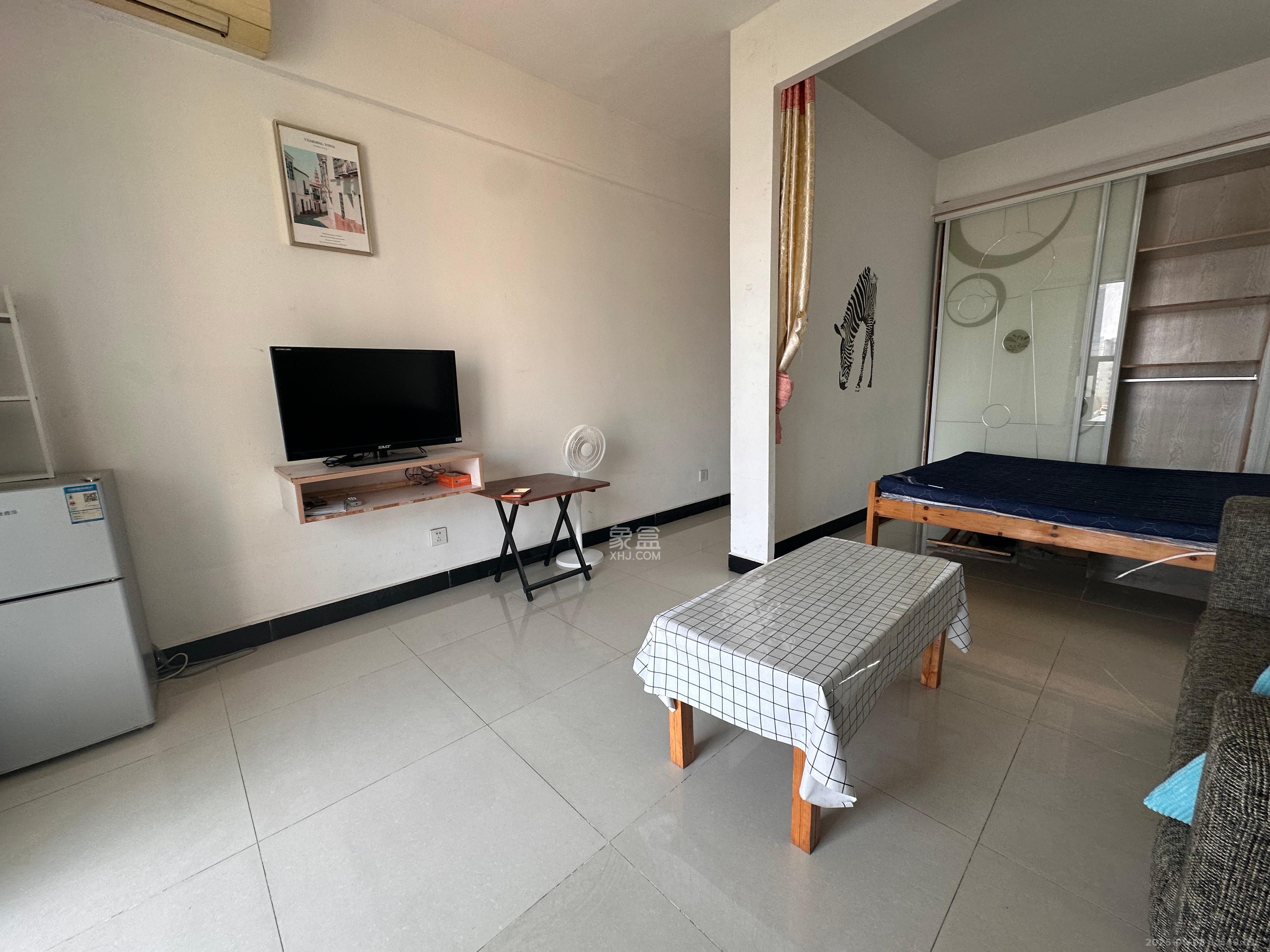 钱隆樽品(一、二、三期)  1室1厅1卫    1400.0元/月室内图