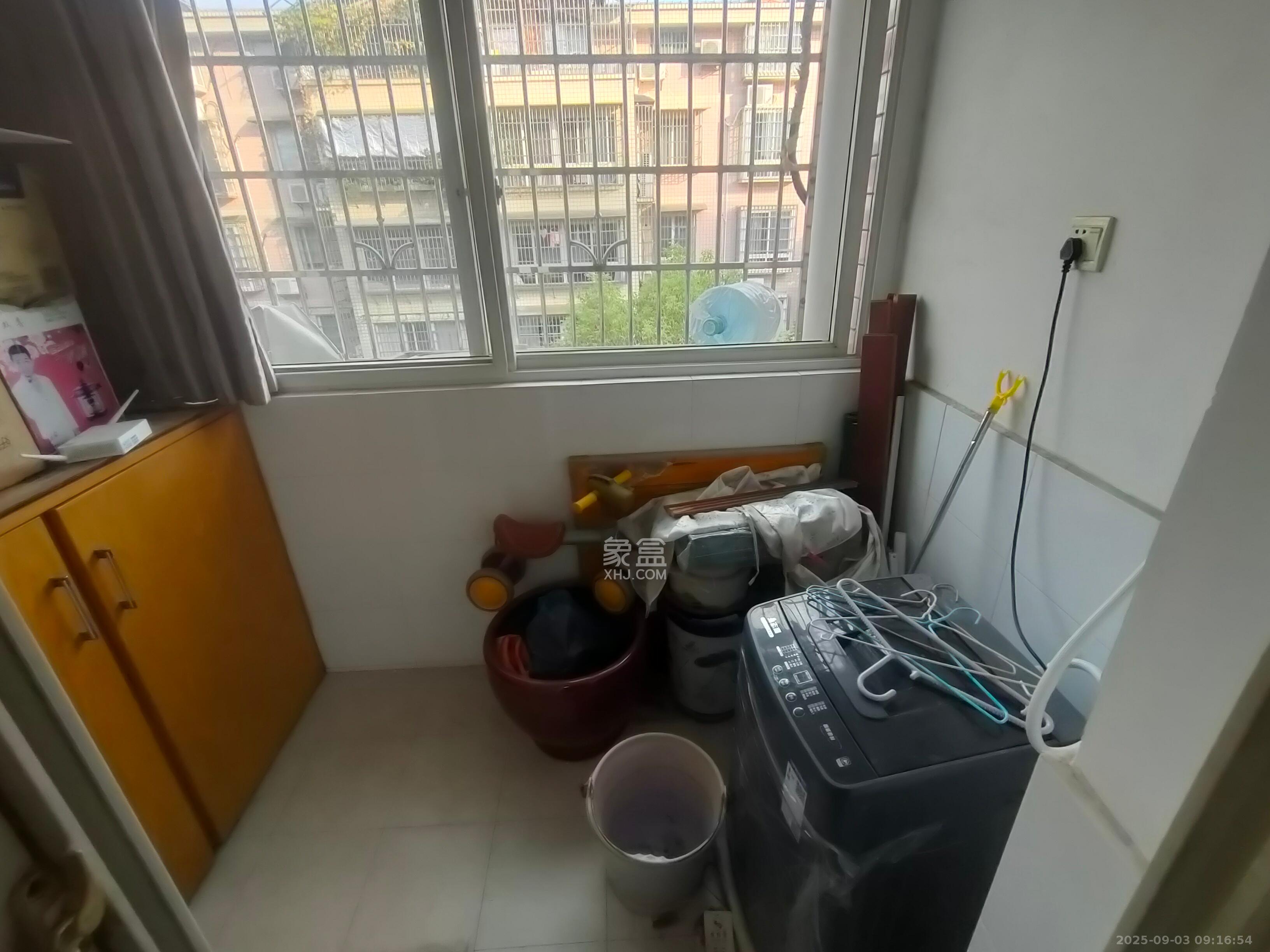 德馨园  3室2厅2卫    1600.0元/月 德馨园  3室2厅2卫    1600.0元/月室内图