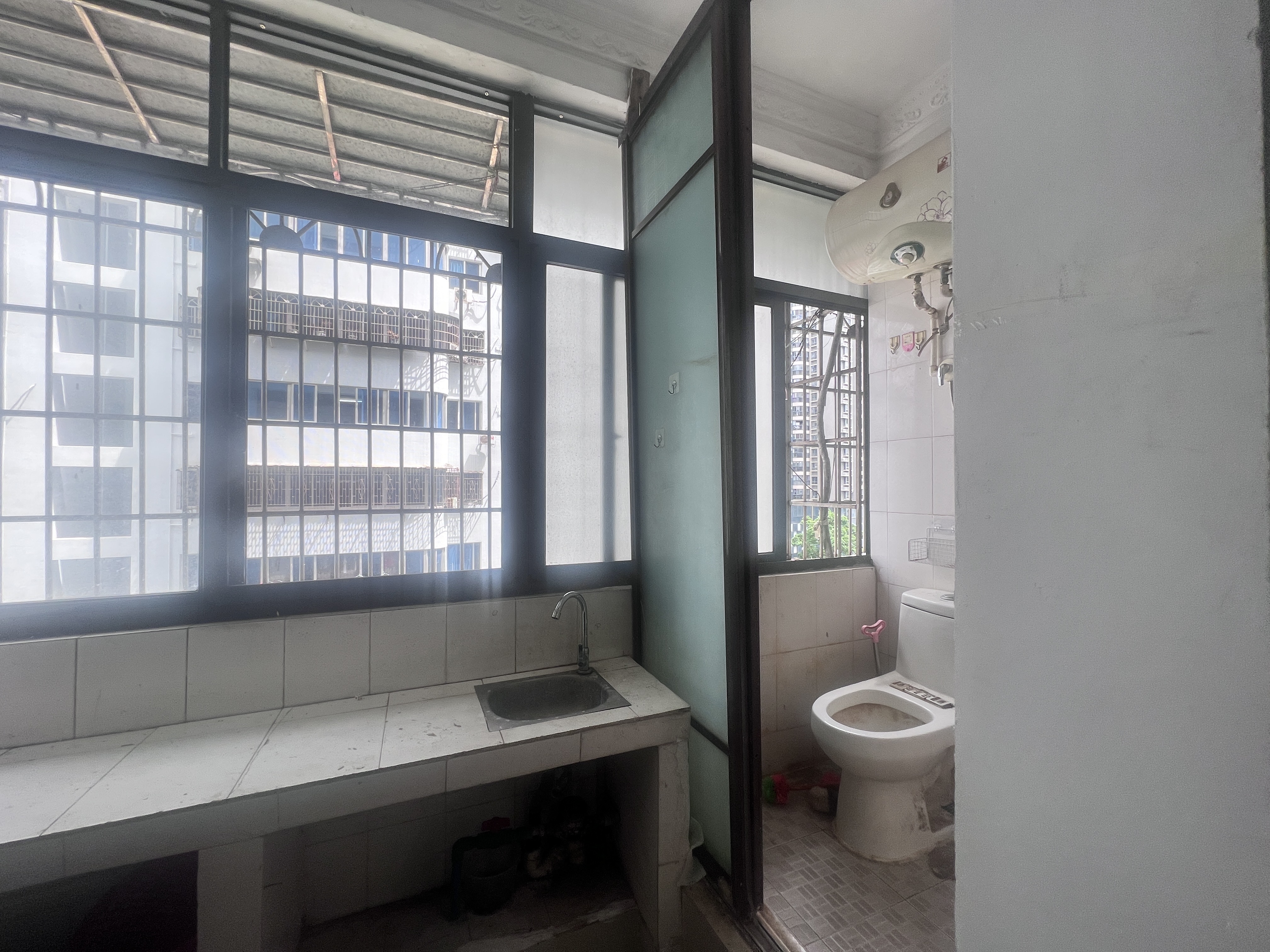 椰城大厦  1室0厅0卫    1200.0元/月室内图