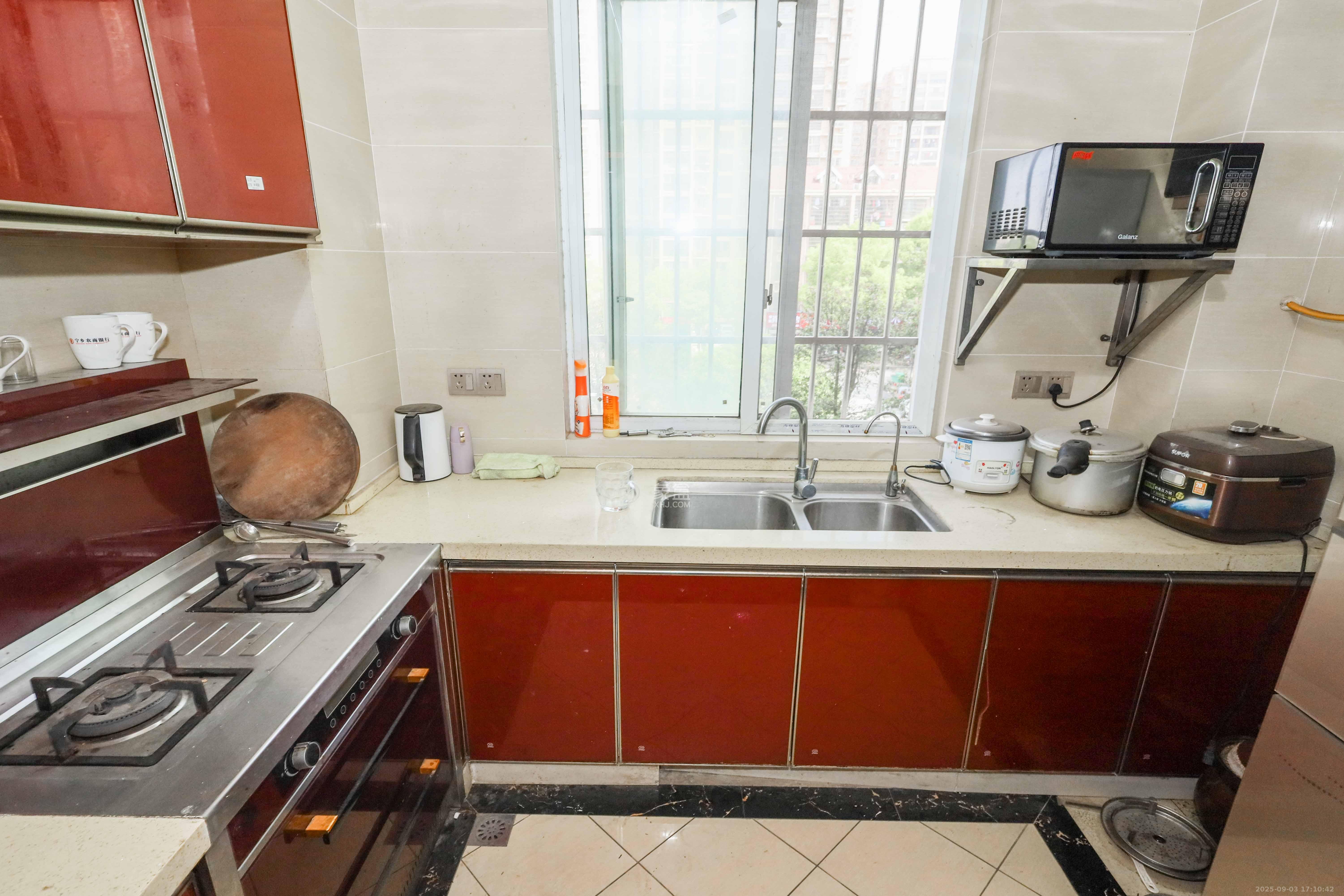 和沁园  4室2厅2卫    68.0万厨房