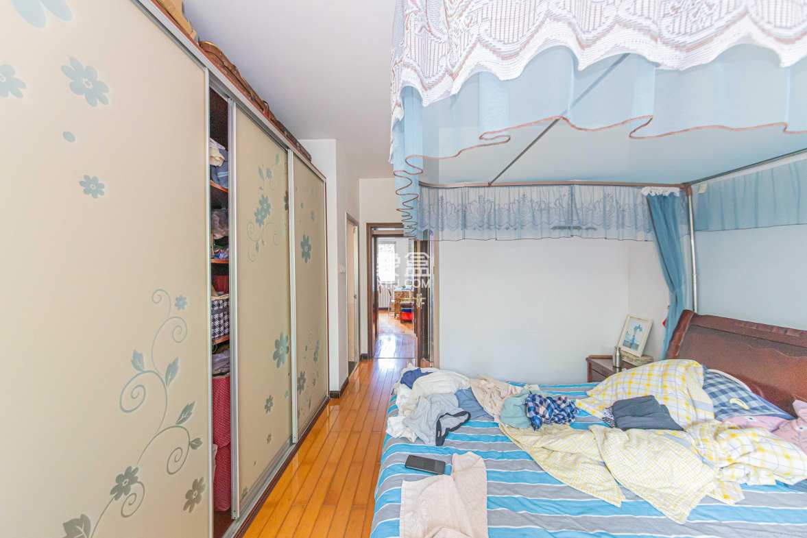 九峰小区(一二三四区)  4室2厅2卫    200.0万 九峰小区(一二三四区)  4室2厅2卫    200.0万卧室