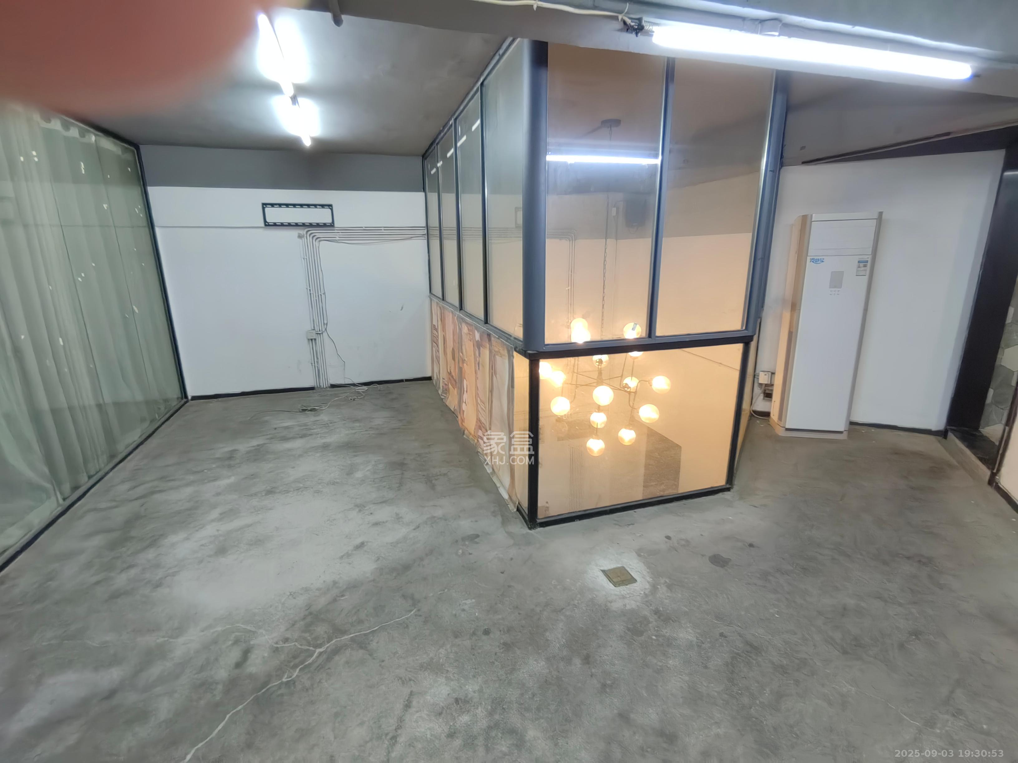 华菱蓝调国际(华菱.香墅美地) 4室2厅1卫 3000.0元/月 华菱蓝调国际(华菱.香墅美地) 4室2厅1卫 3000.0元/月室内图