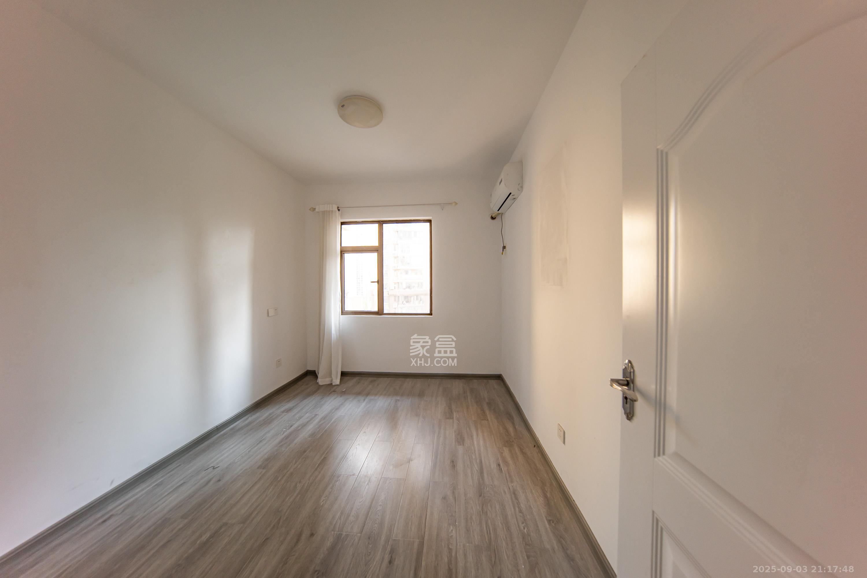 江山帝景哈佛 4室2厅2卫 108.0万 江山帝景哈佛 4室2厅2卫 108.0万卧室