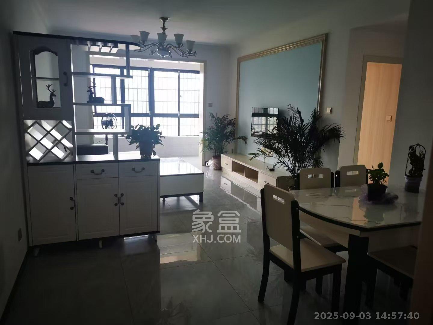 新城国际花都  3室2厅1卫    1700.0元/月室内图