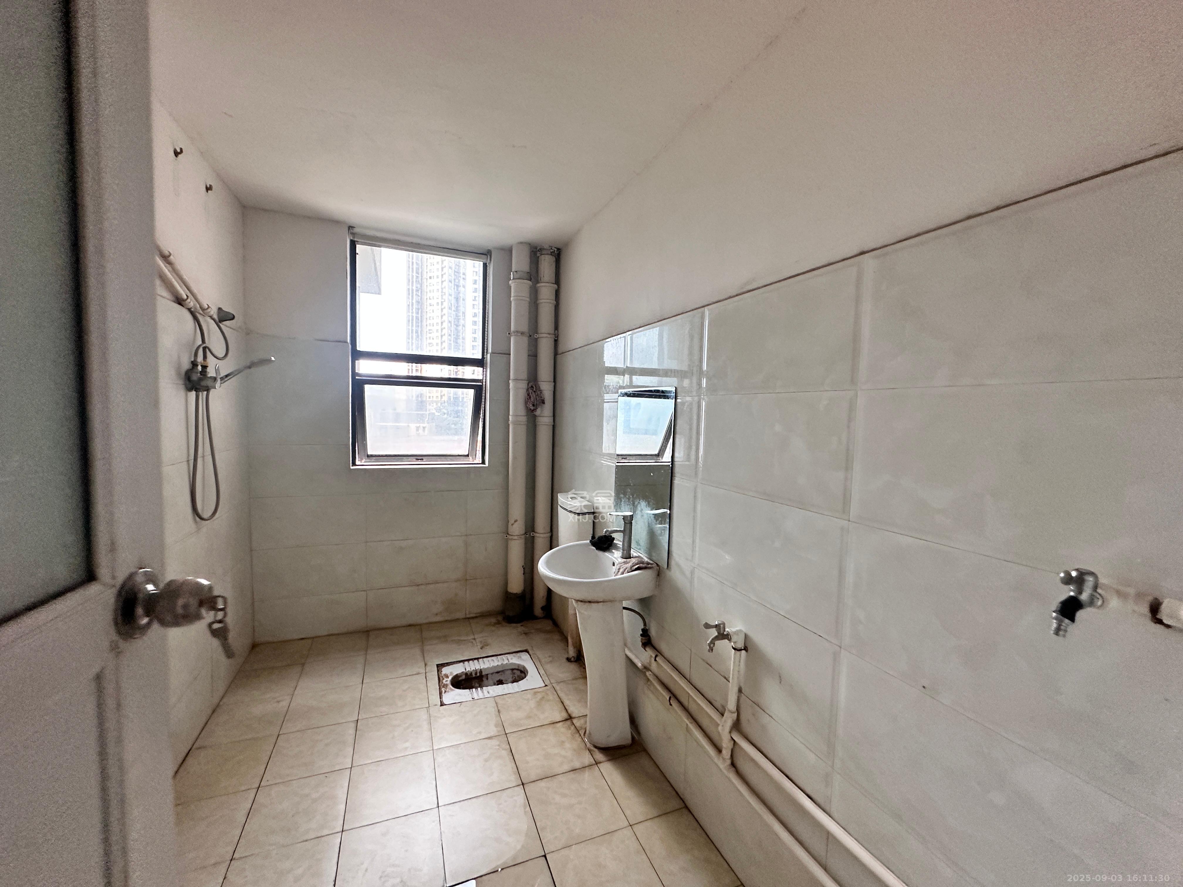 慢步江湾  3室2厅2卫    2000.0元/月室内图