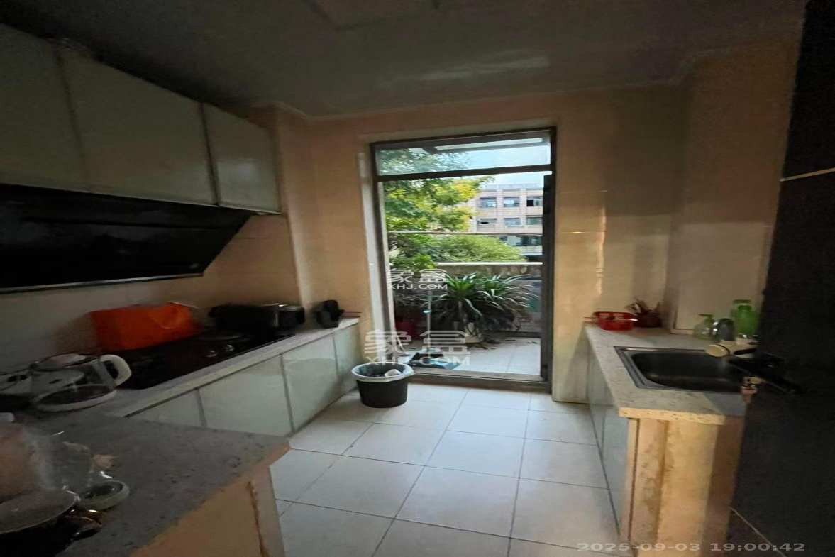 中交中央公园D2区  4室2厅2卫    3000.0元/月 中交中央公园D2区  4室2厅2卫    3000.0元/月室内图