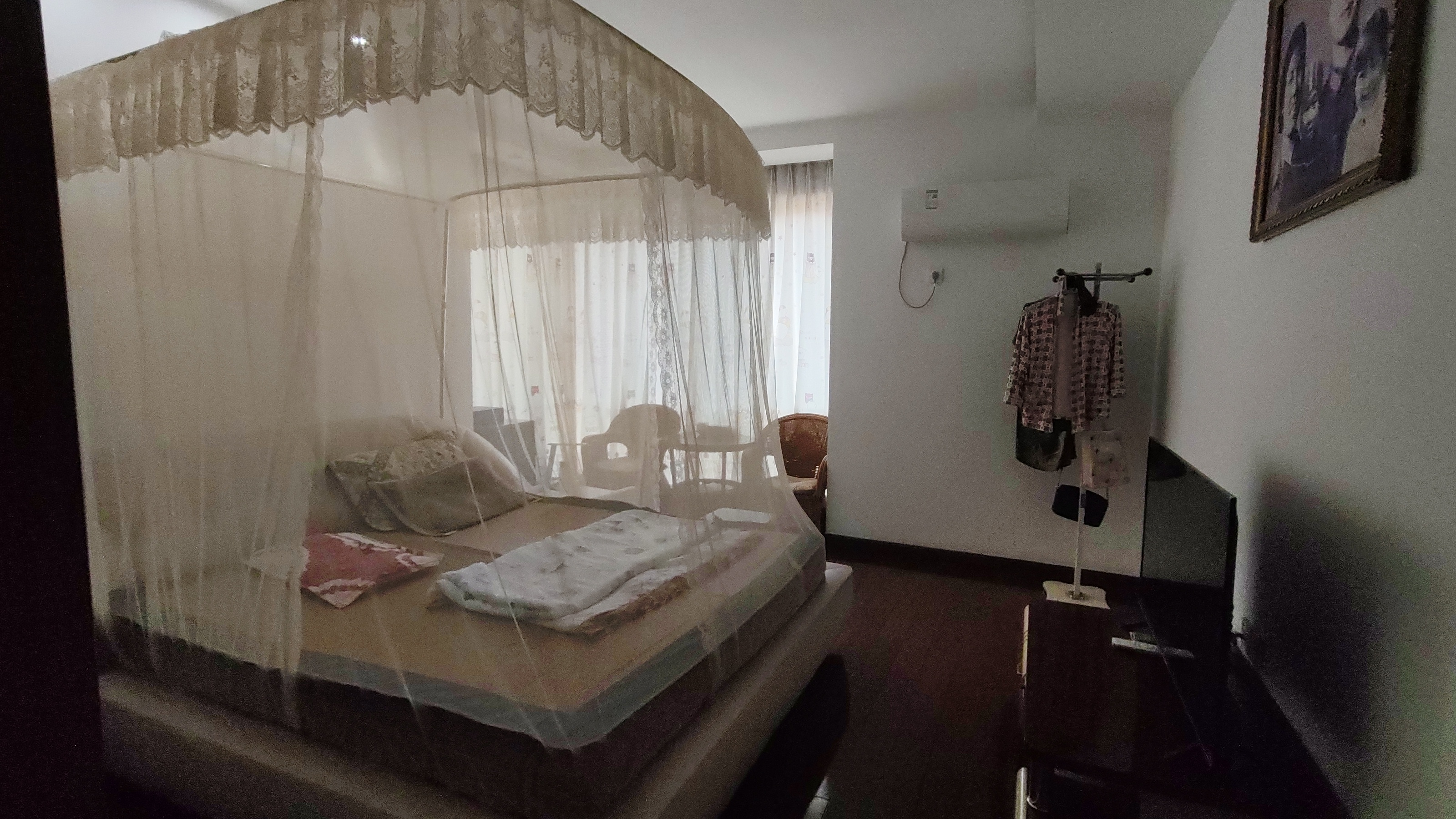 丽景雅苑  5室3厅3卫    488.0万客厅