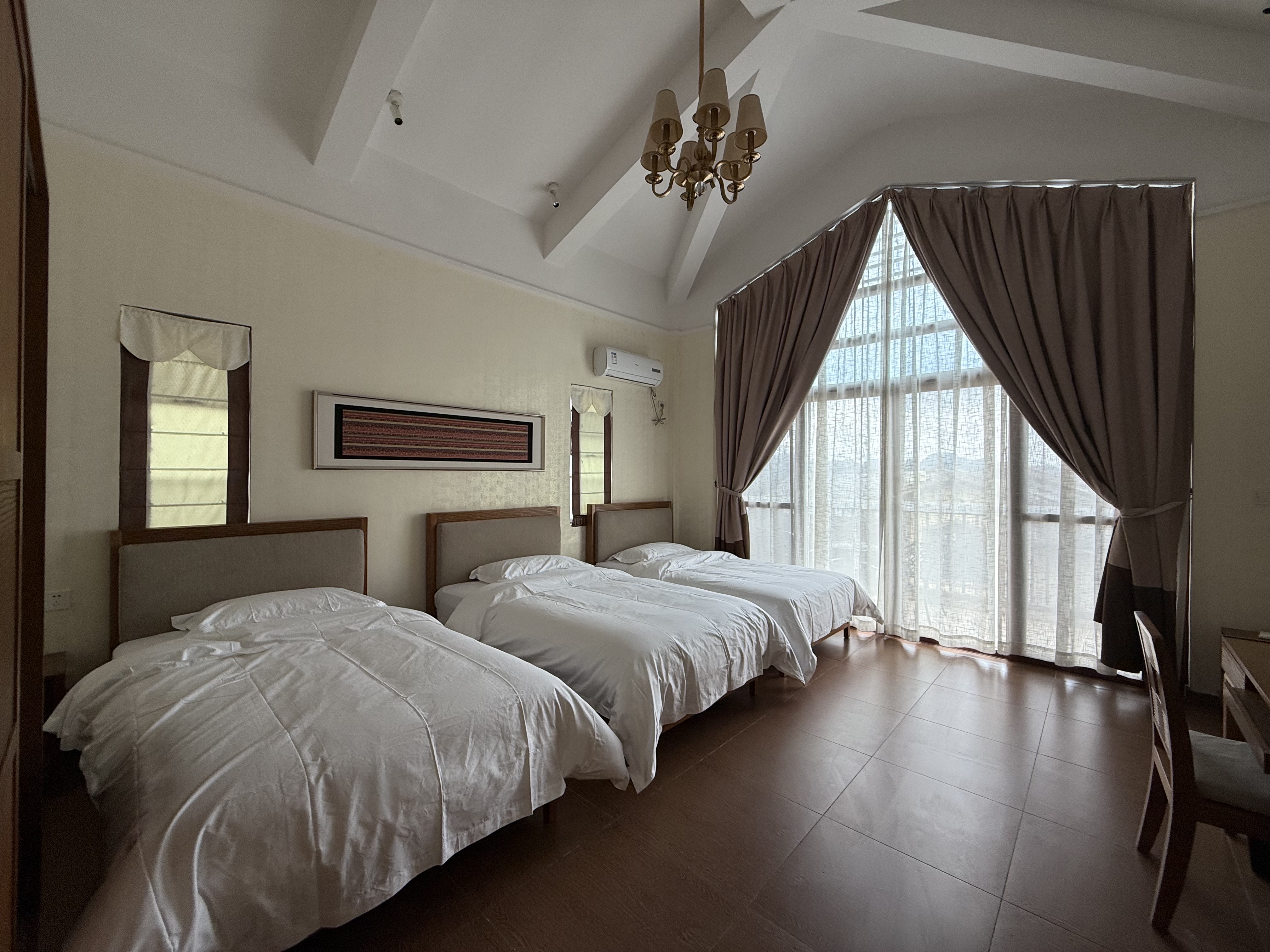 碧桂园 6室2厅3卫 158.0万 碧桂园 6室2厅3卫 158.0万客厅