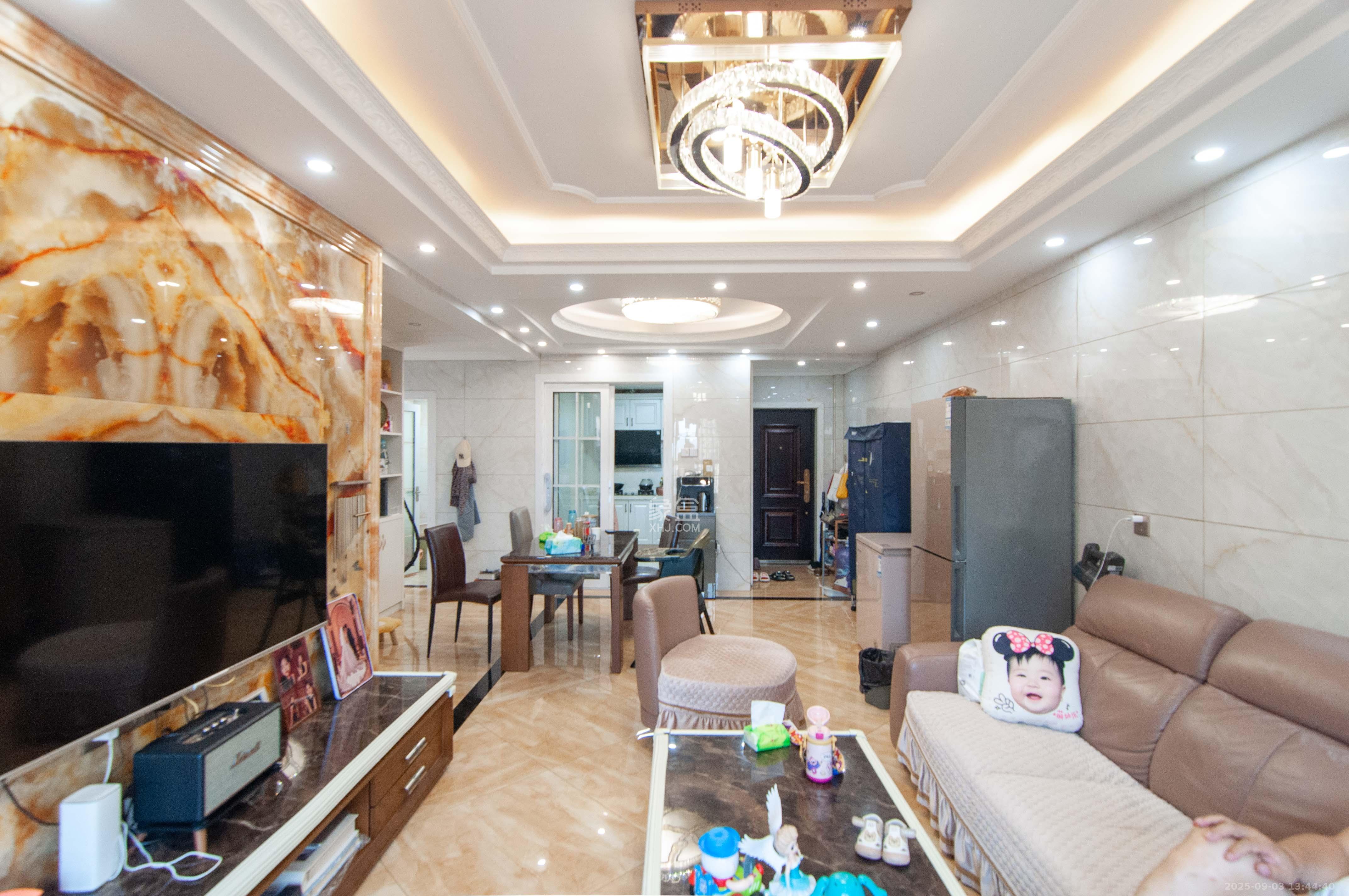 凯特梅溪紫郡 3室2厅2卫 83.8万 凯特梅溪紫郡 3室2厅2卫 83.8万客厅