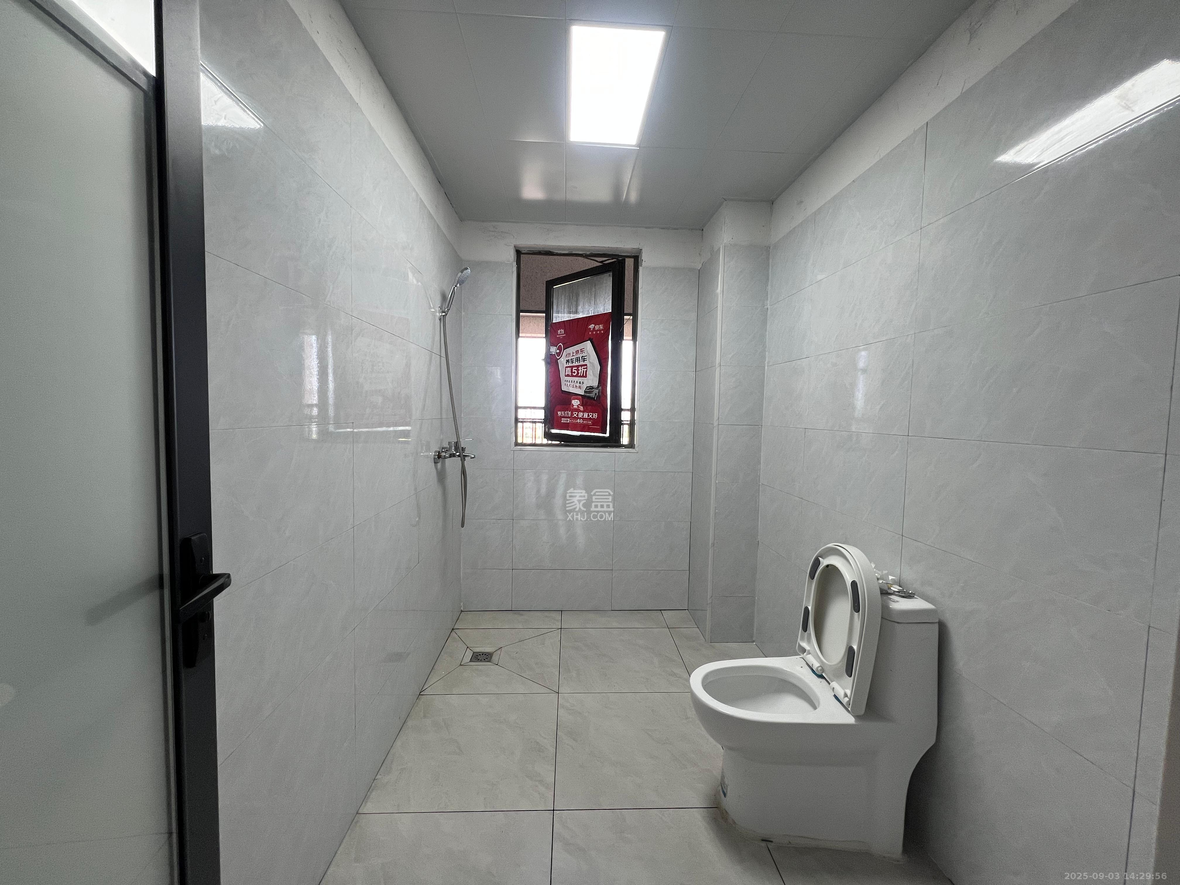 阳光城尚东湾嘉林苑  3室2厅2卫    2200.0元/月室内图