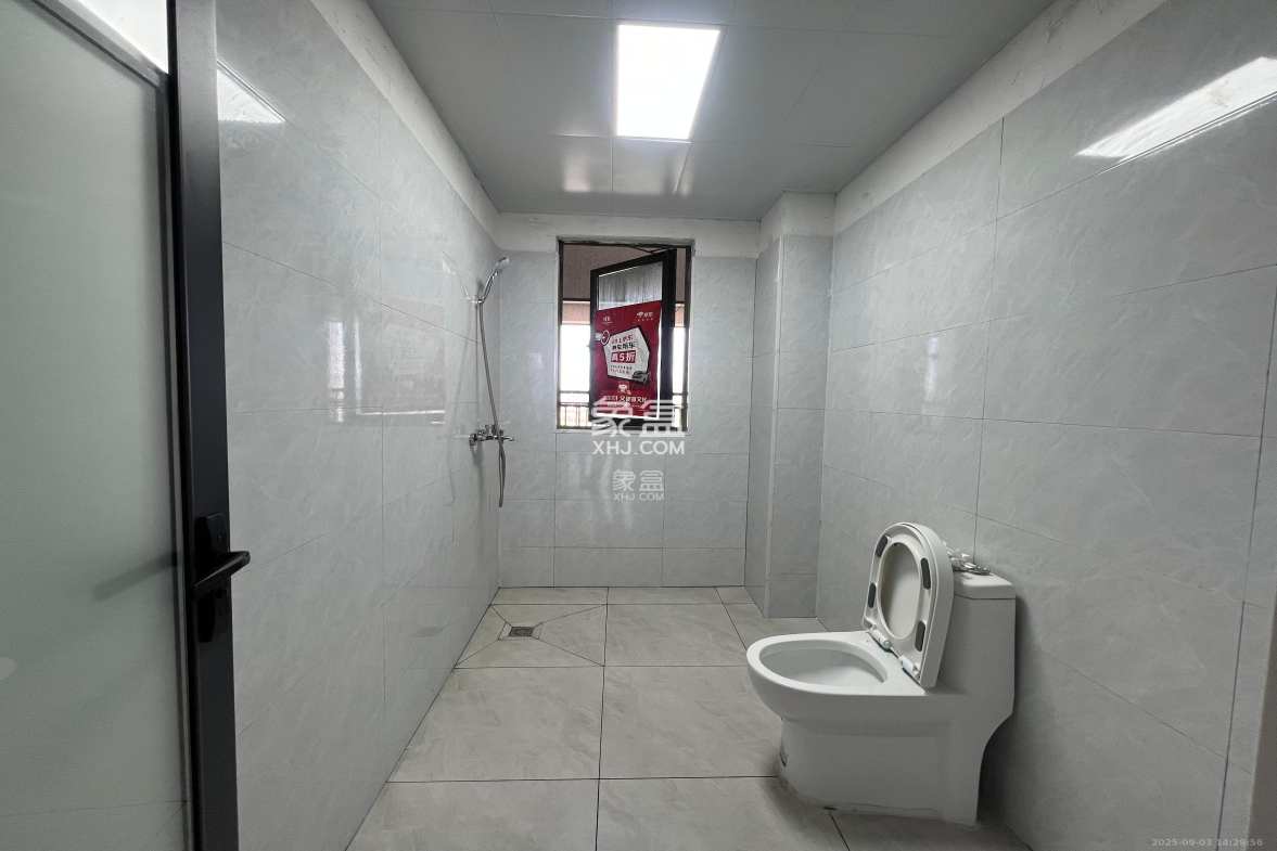 阳光城尚东湾嘉林苑 3室2厅2卫 2200.0元/月 阳光城尚东湾嘉林苑 3室2厅2卫 2200.0元/月室内图