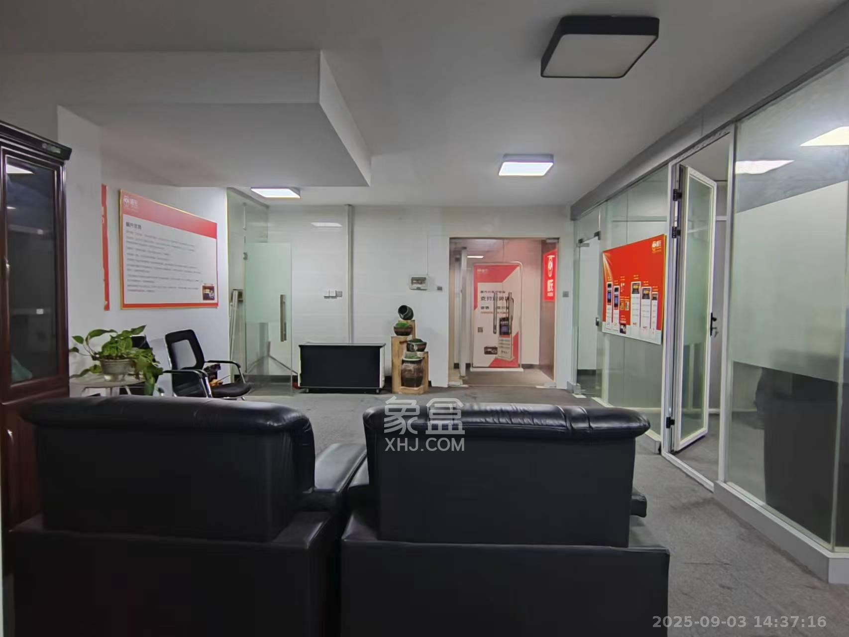 新时代广场  4室1厅1卫    4200.0元/月 新时代广场  4室1厅1卫    4200.0元/月室内图