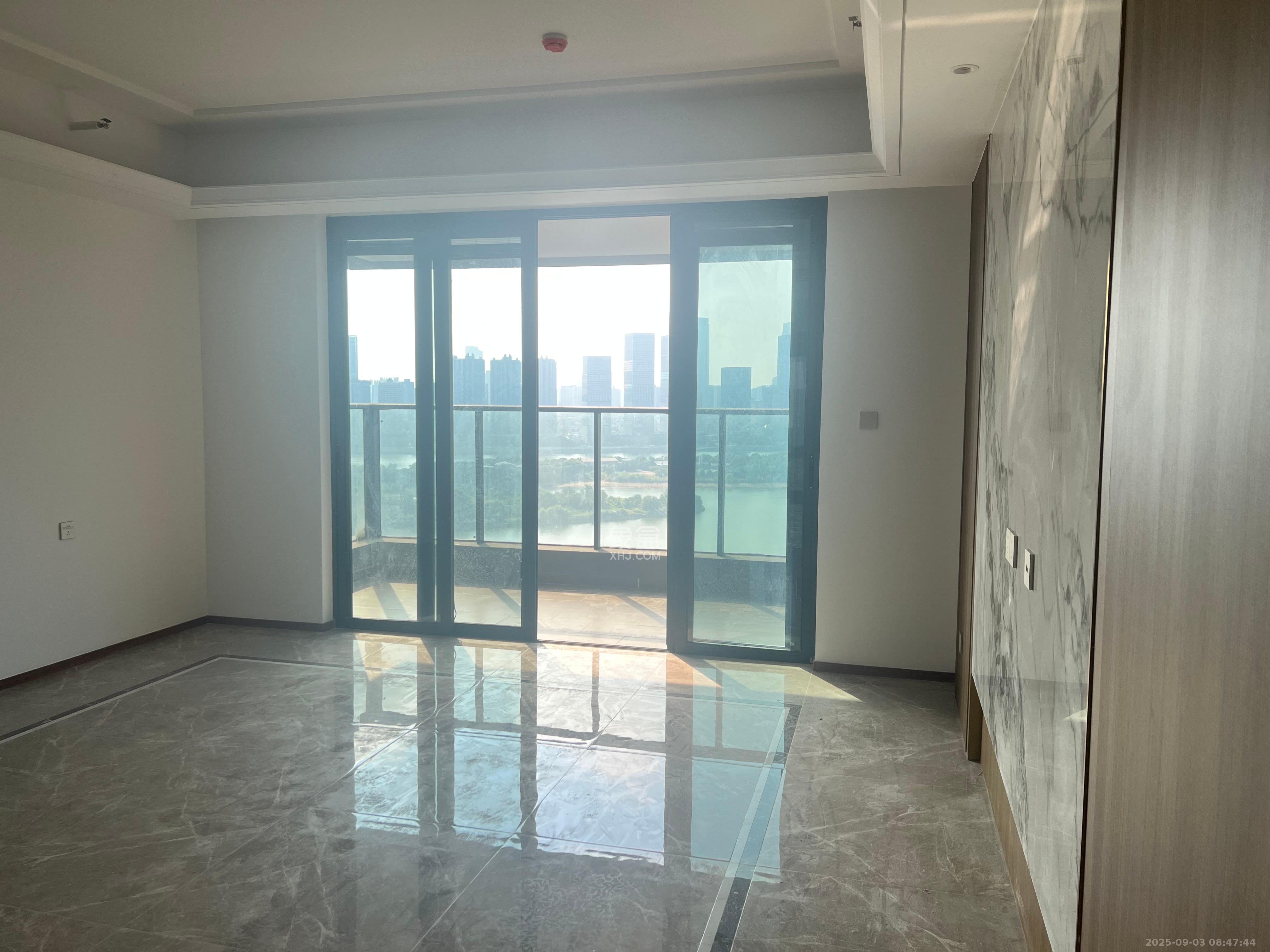 江山印  4室2厅22卫    15000.0元/月 江山印  4室2厅22卫    15000.0元/月