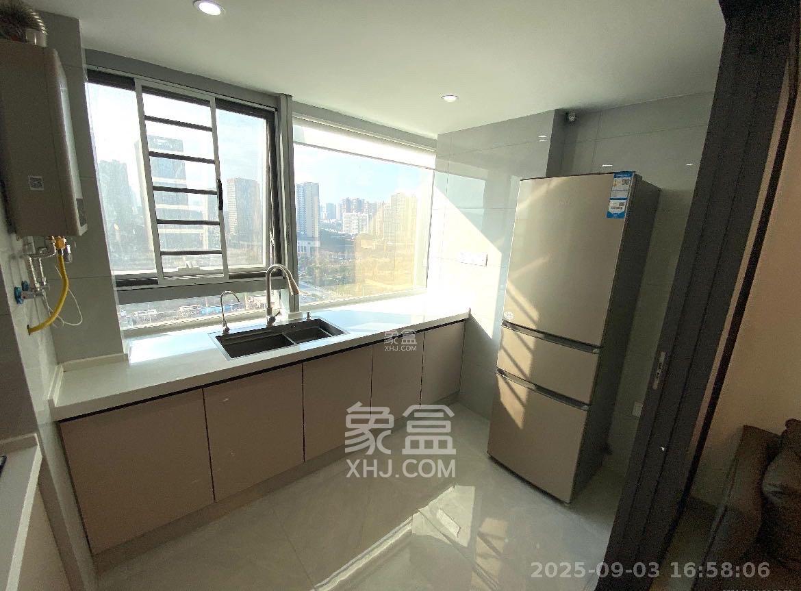 卓越伊景寓  1室0厅0卫    2000.0元/月室内图