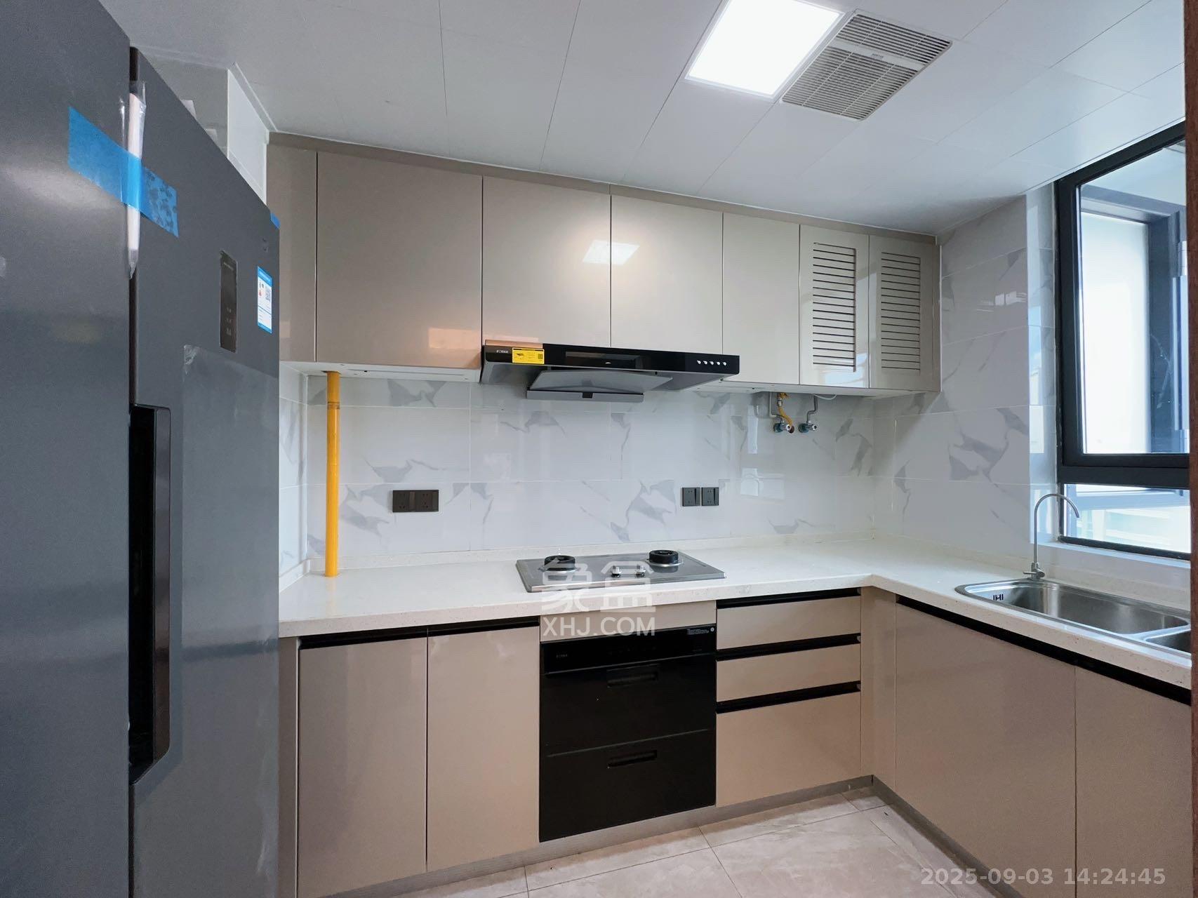 绿地V岛 4室2厅2卫 7000.0元/月 绿地V岛 4室2厅2卫 7000.0元/月室内图