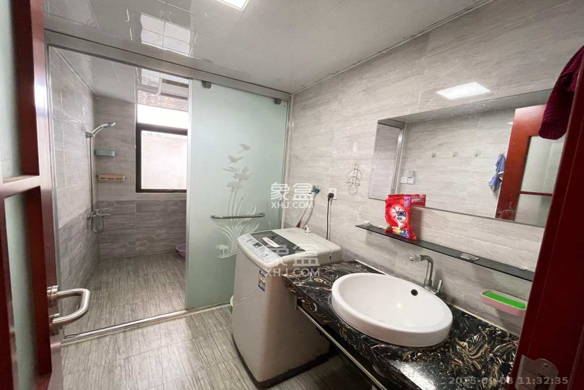 中南红领邦(红星嘉和苑)  3室2厅2卫    2400.0元/月 中南红领邦(红星嘉和苑)  3室2厅2卫    2400.0元/月室内图