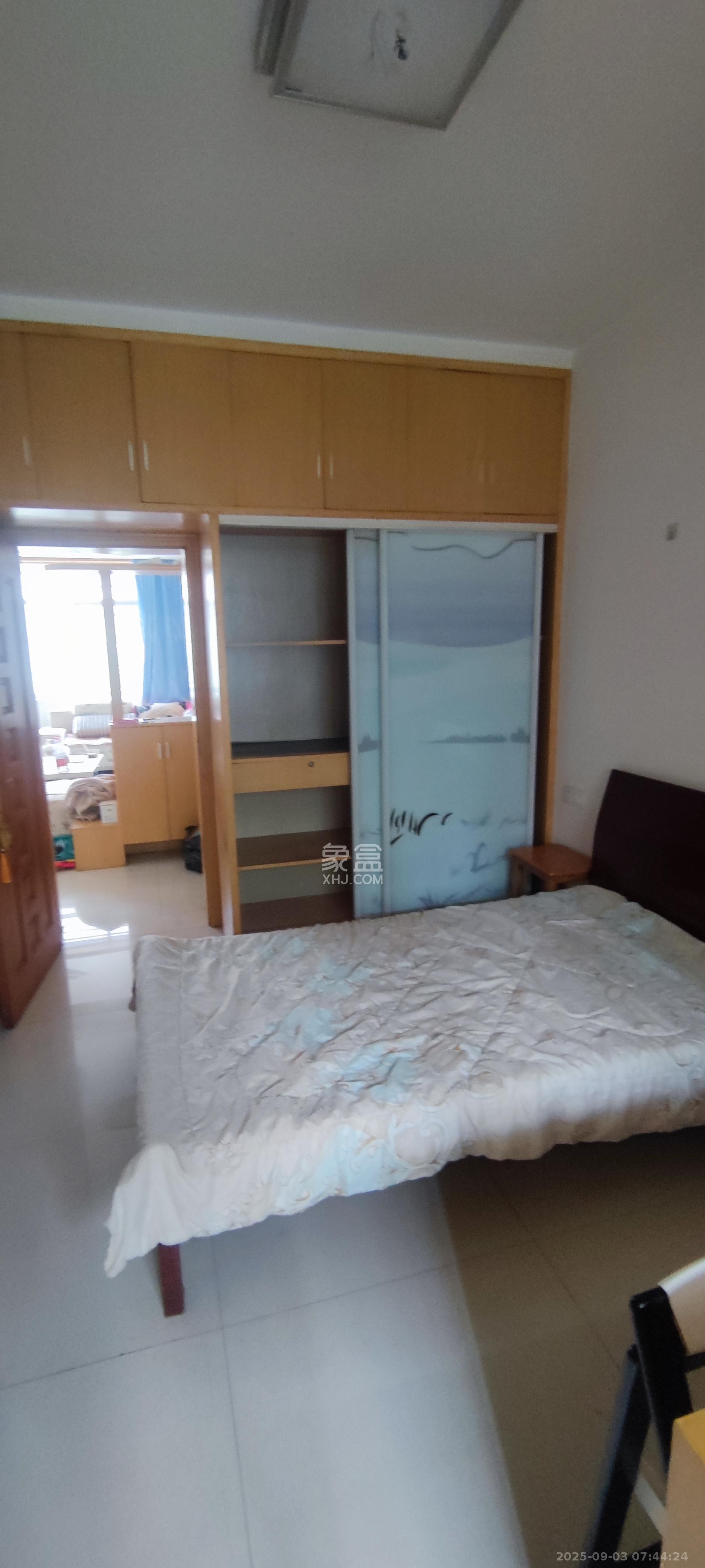 泉水塘小区  3室2厅2卫    2100.0元/月