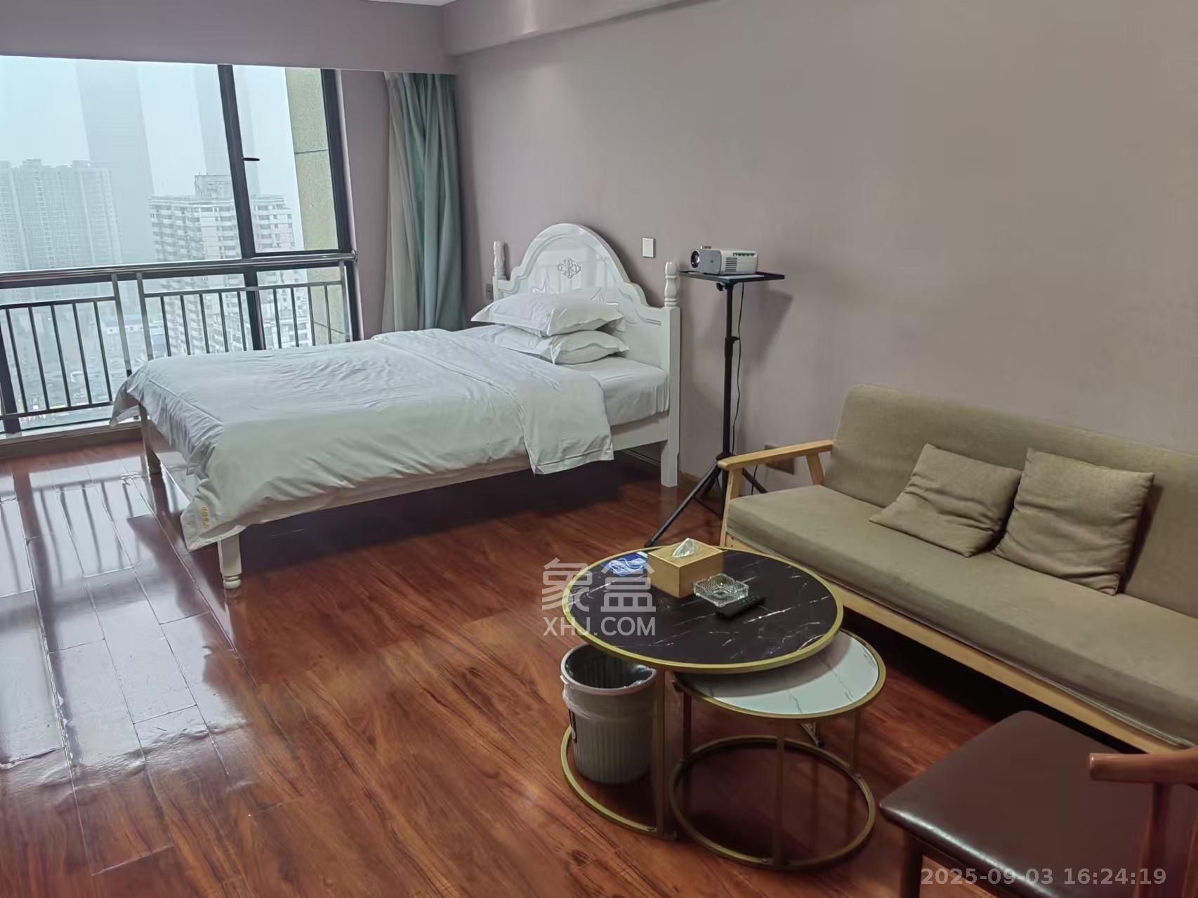 五一钻界  1室1厅1卫    2200.0元/月室内图