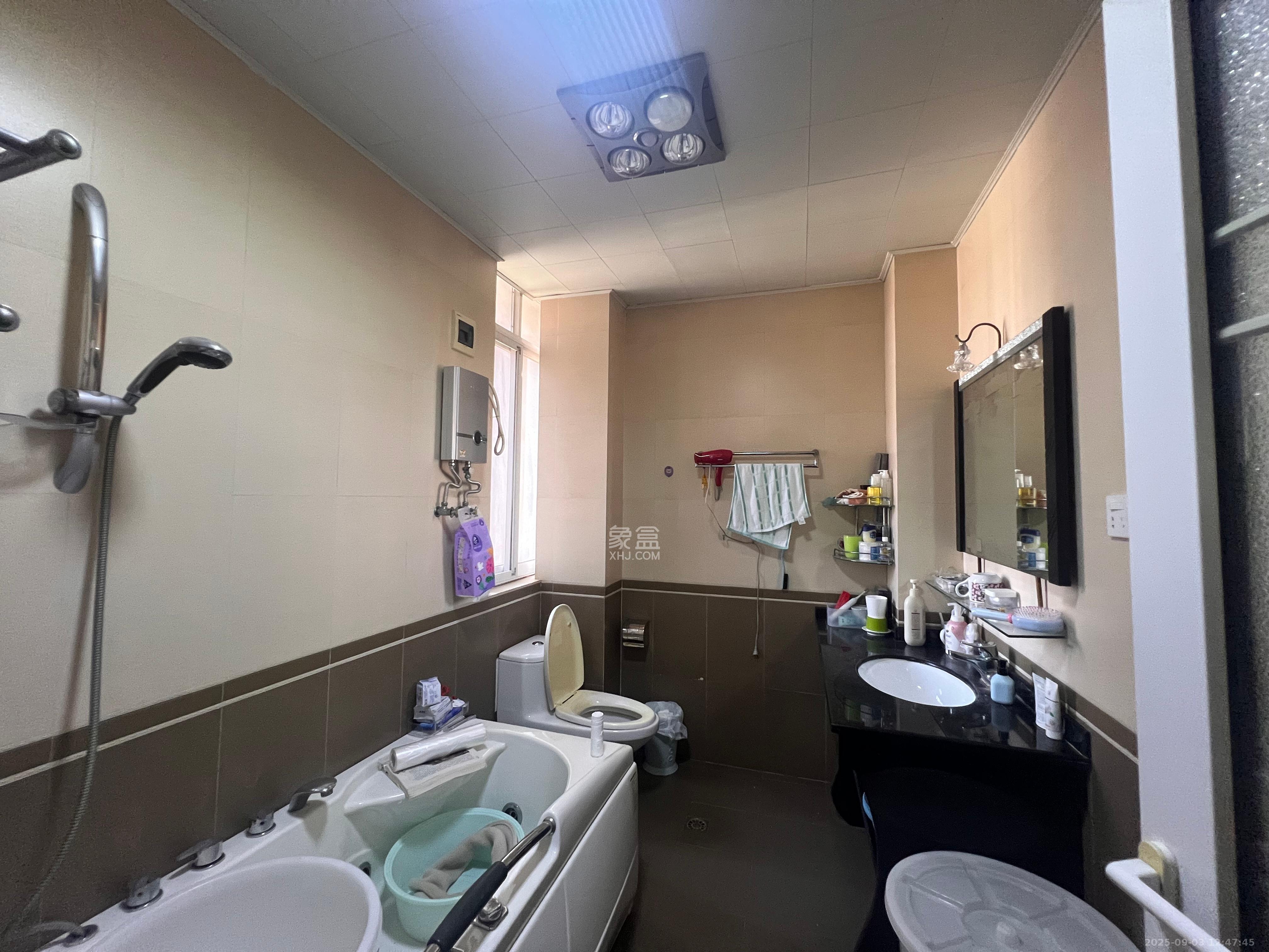 霞光山庄南苑  5室2厅3卫    72.8万 霞光山庄南苑  5室2厅3卫    72.8万室内图