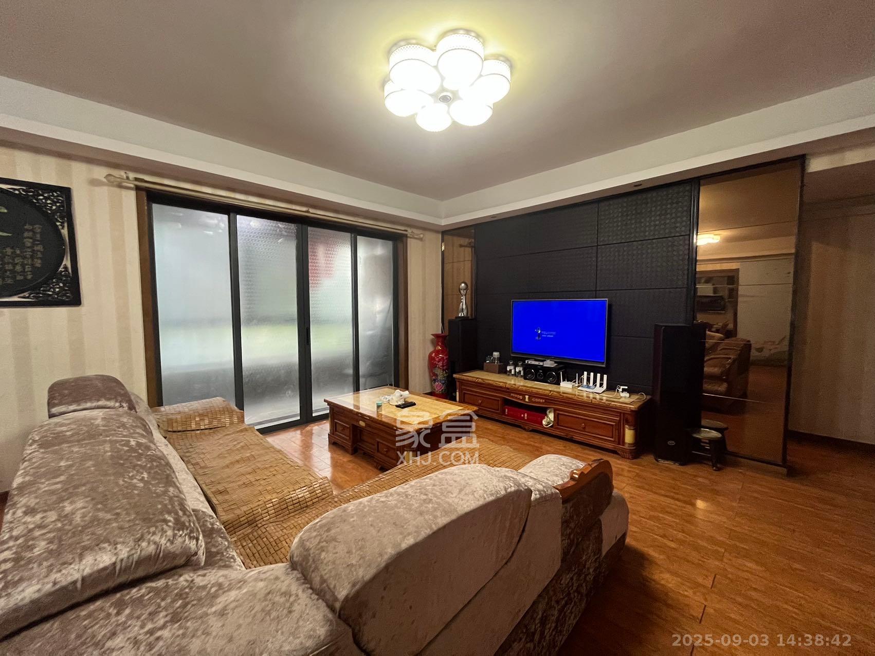 藏珑湖上国际花园  4室2厅2卫    4200.0元/月 藏珑湖上国际花园  4室2厅2卫    4200.0元/月