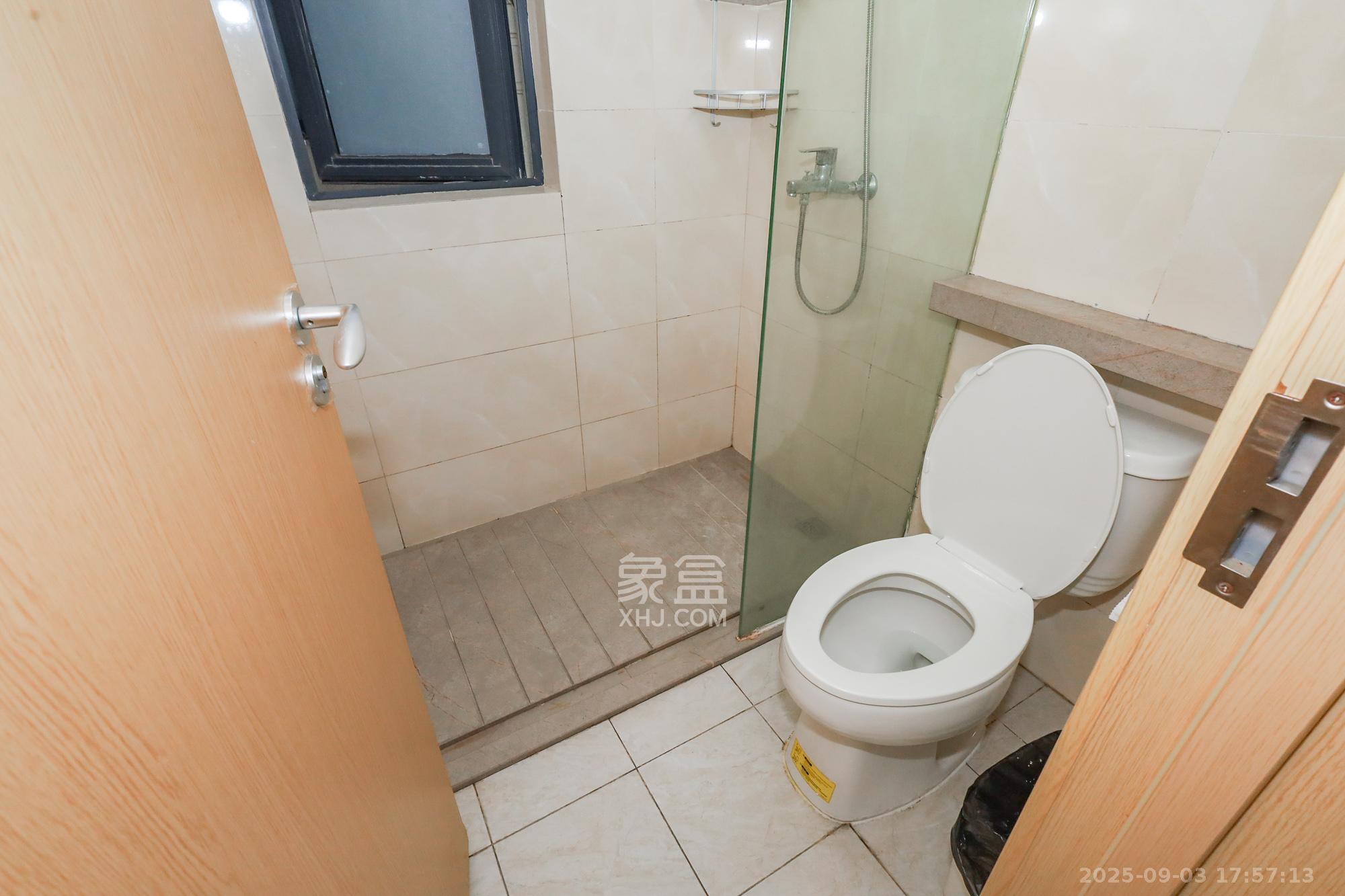 启迪协信中心  2室2厅1卫    60.0万 启迪协信中心  2室2厅1卫    60.0万卫生间