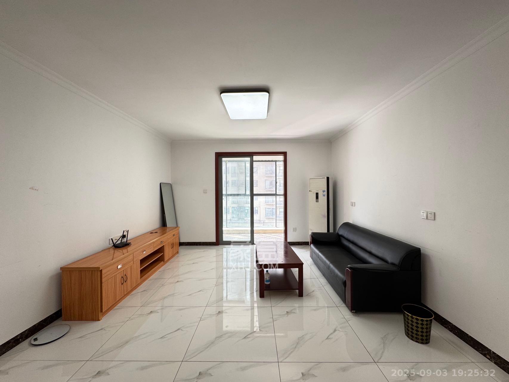 汇景豪庭  2室2厅1卫    2300.0元/月 汇景豪庭  2室2厅1卫    2300.0元/月室内图